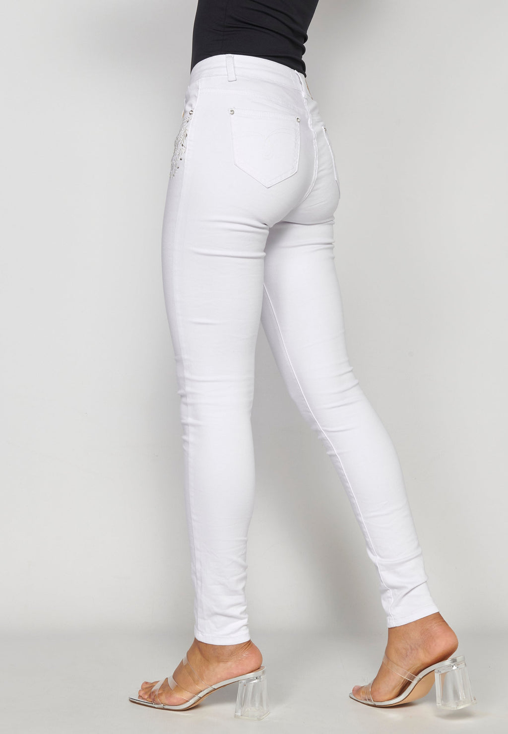 Pantalón largo jeans slim para mujer | moda actual