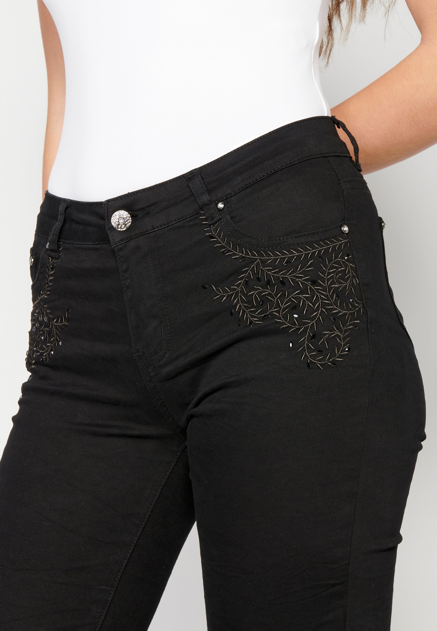 Pantalón largo jeans slim para mujer | moda actual