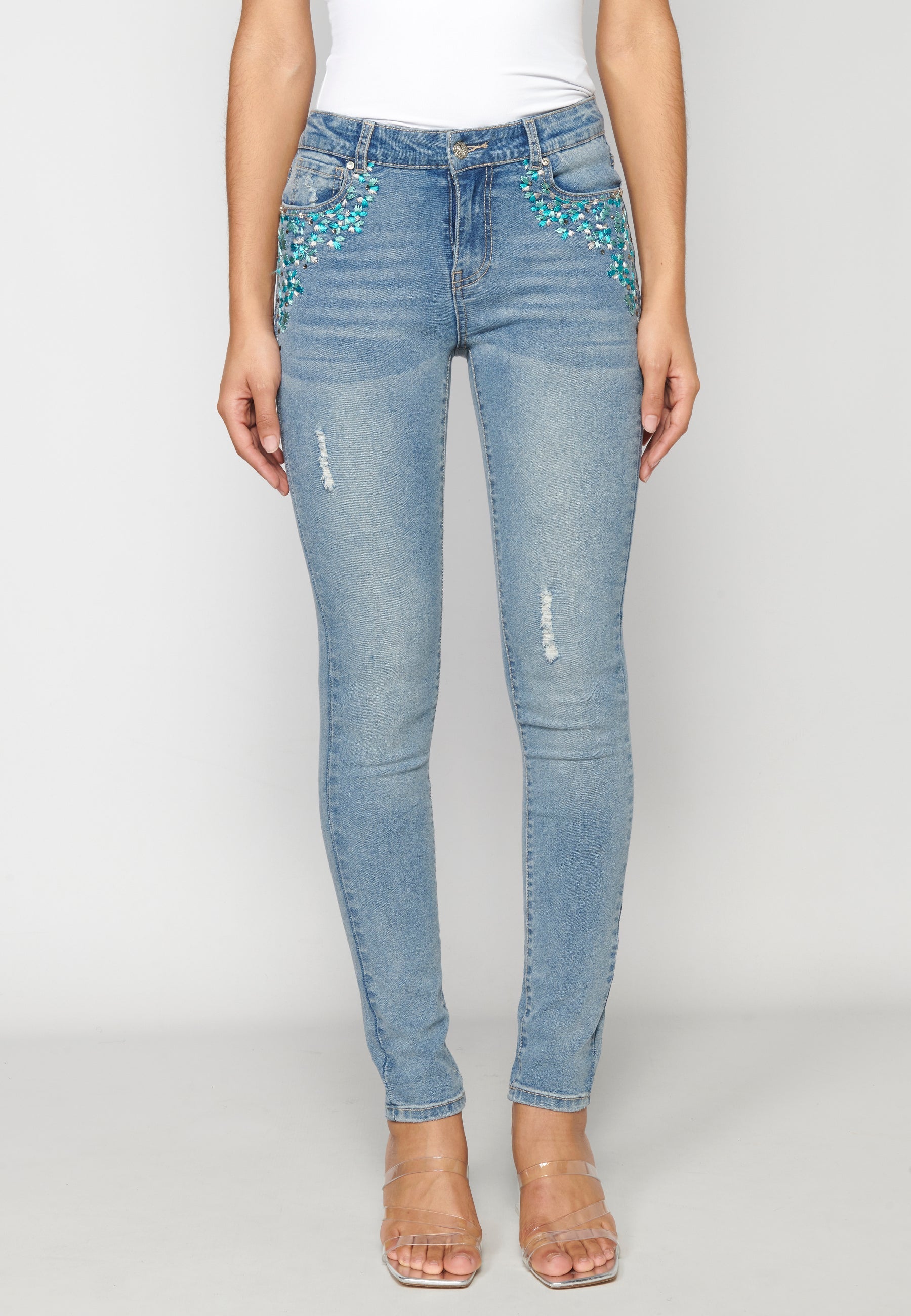 Pantalón straigth jeans tobillero con detalles florales para mujer | moda actual