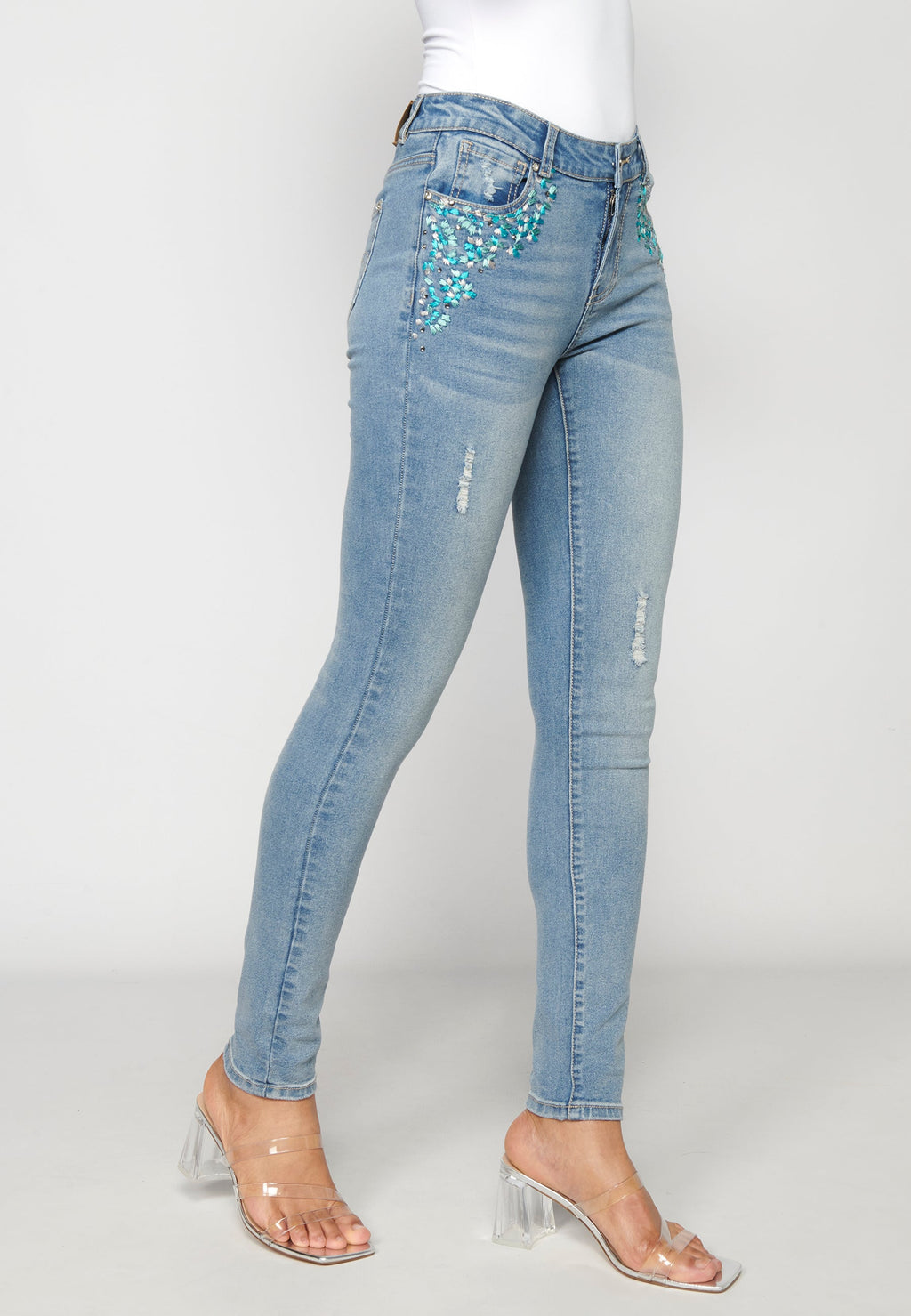 Pantalón straigth jeans tobillero con detalles florales para mujer | moda actual