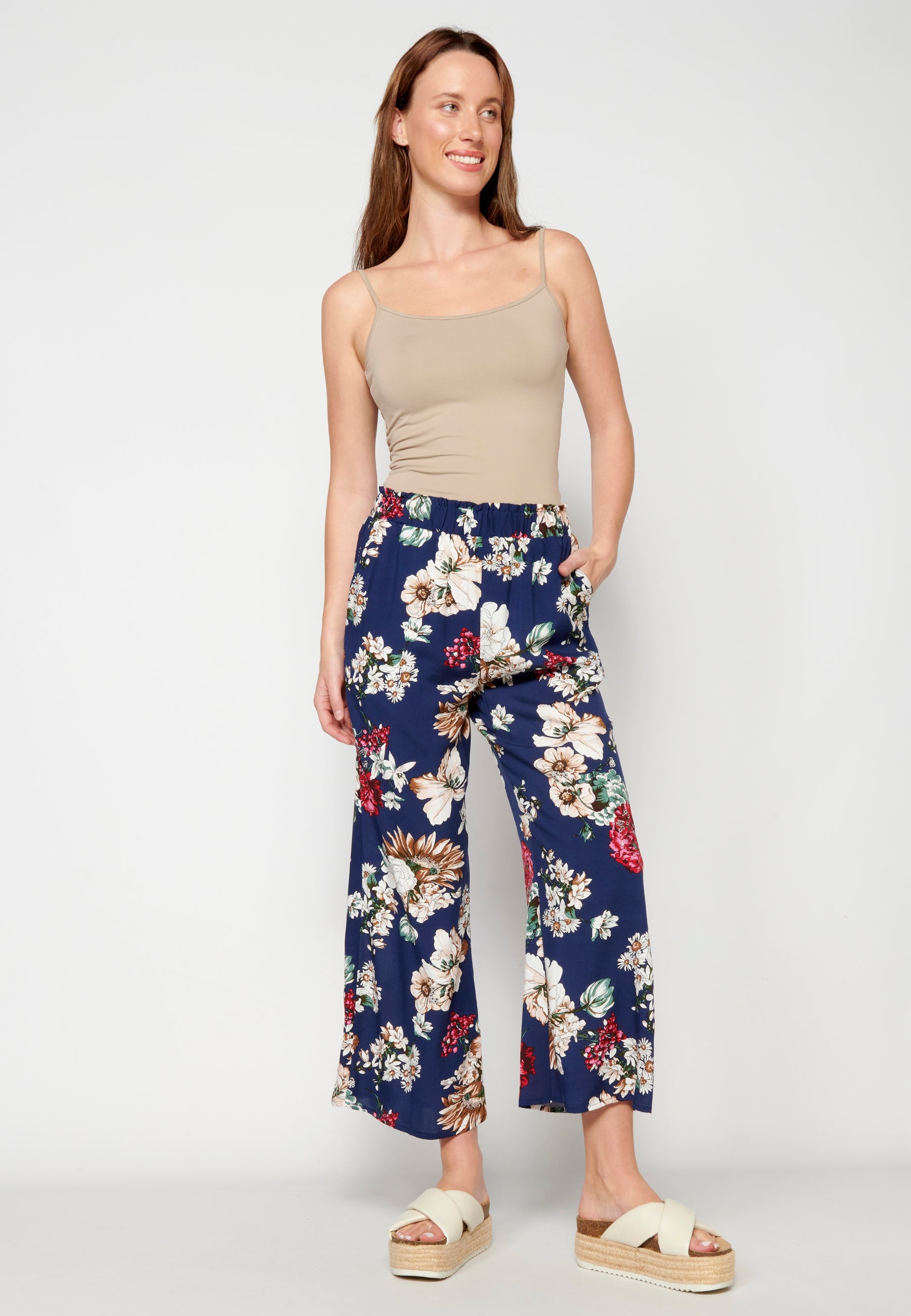 Pantalón largo fluido straigth estampado floral para mujer | moda actual