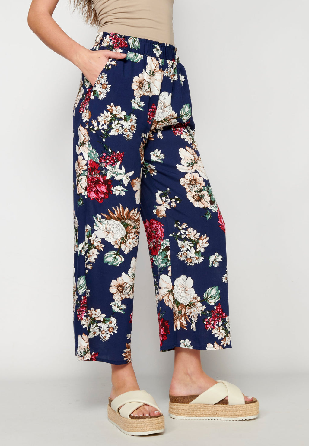 Pantalón largo fluido straigth estampado floral para mujer | moda actual