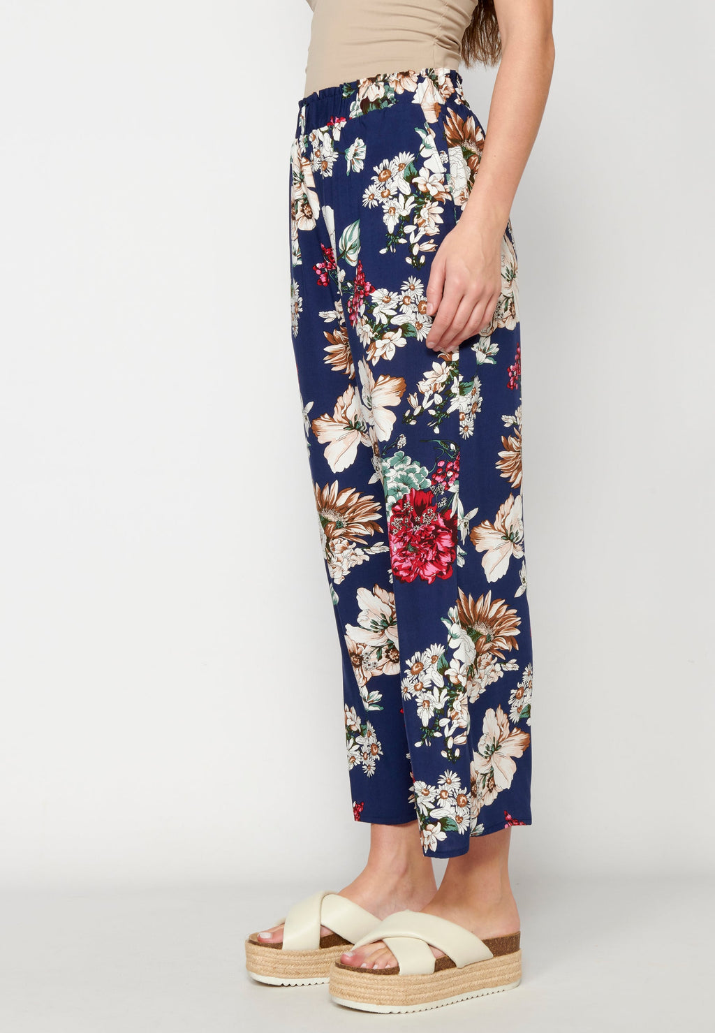 Pantalón largo fluido straigth estampado floral para mujer | moda actual