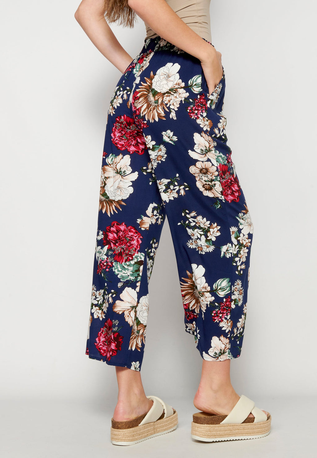 Pantalón largo fluido straigth estampado floral para mujer | moda actual