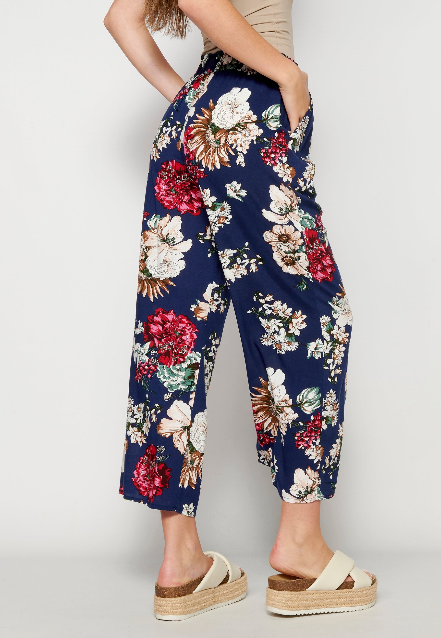 Pantalón largo fluido straigth estampado floral para mujer | moda actual