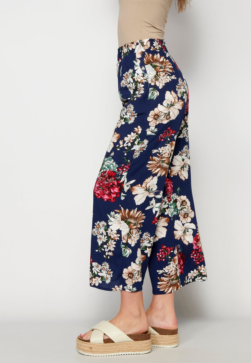 Pantalón largo fluido straigth estampado floral para mujer | moda actual