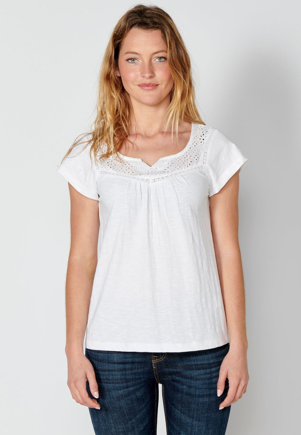 Camiseta top manga corta de algodón con escote corazón para mujer | moda actual