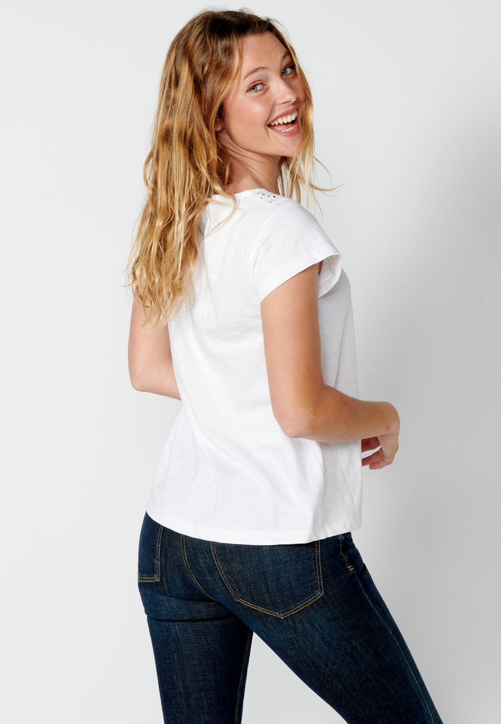 Camiseta top manga corta de algodón con escote corazón para mujer | moda actual