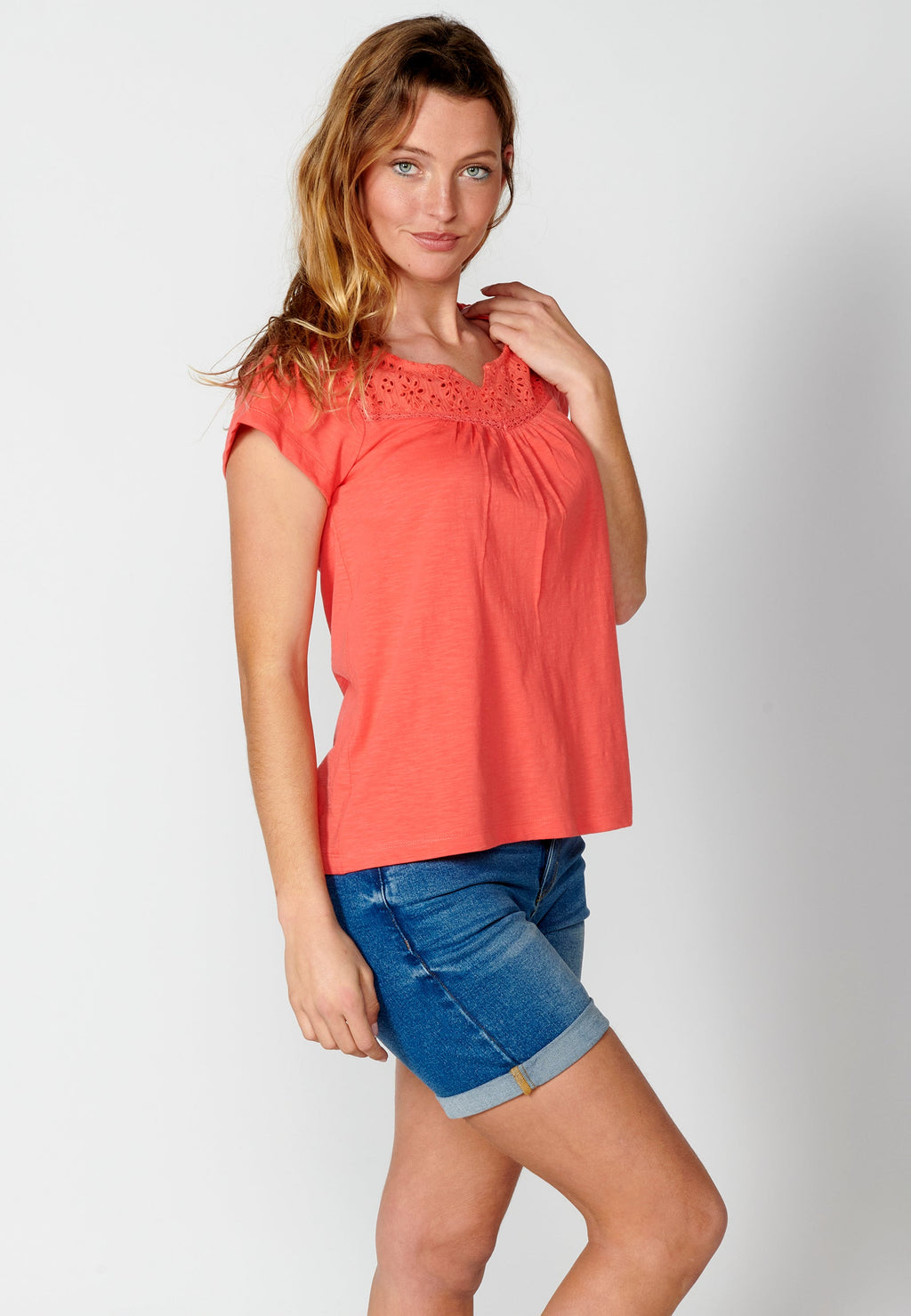 Camiseta top manga corta de algodón con escote corazón para mujer | moda actual