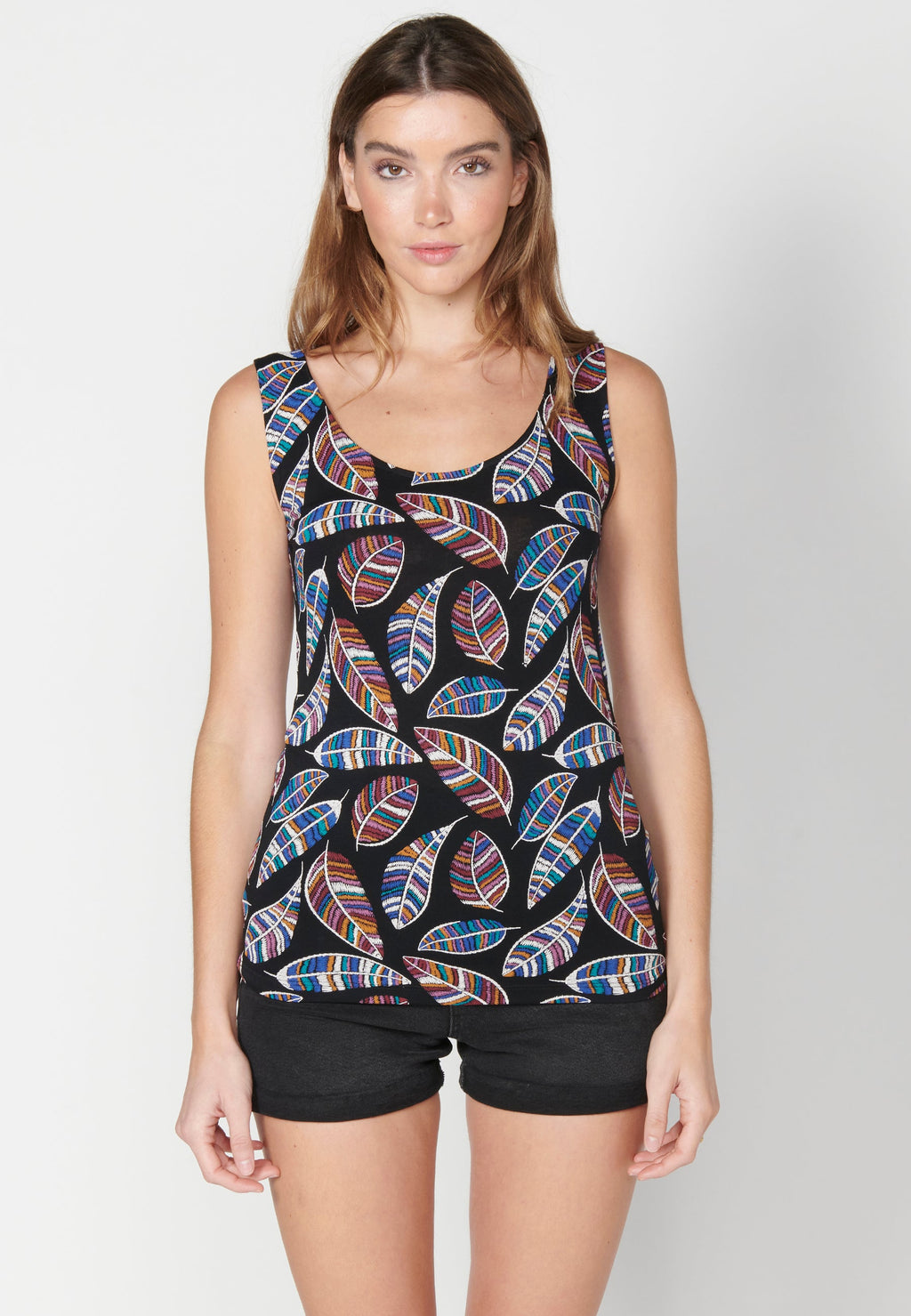 Top de tirantes con detalles de puntilla y estampado étnico para mujer | moda actual