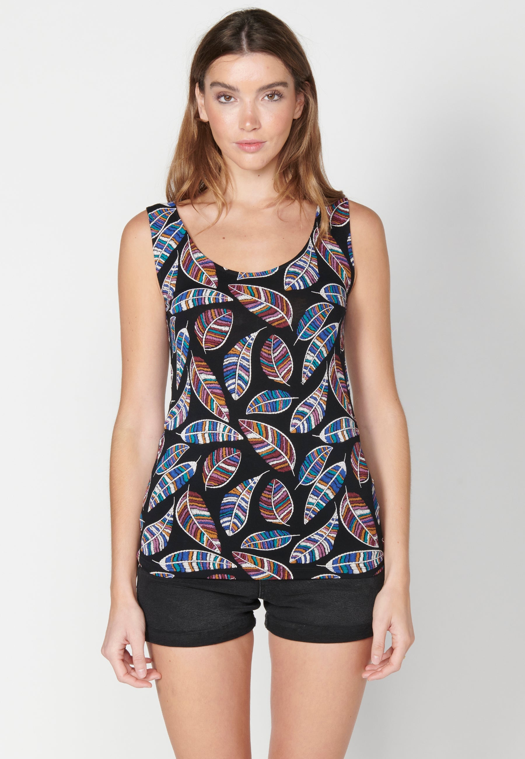 Top de tirantes con detalles de puntilla y estampado étnico para mujer | moda actual