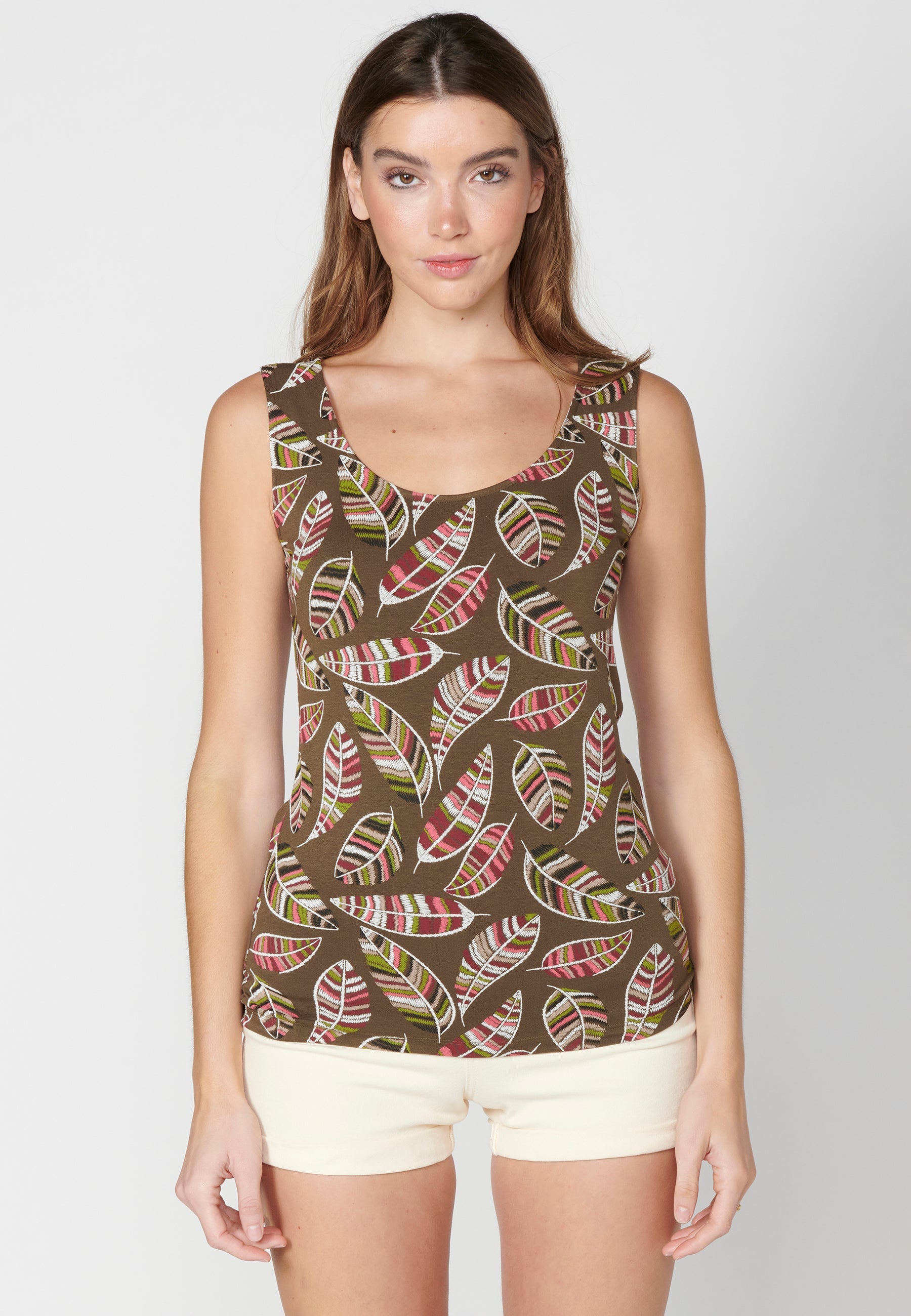 Top de tirantes con detalles de puntilla y estampado étnico para mujer | moda actual