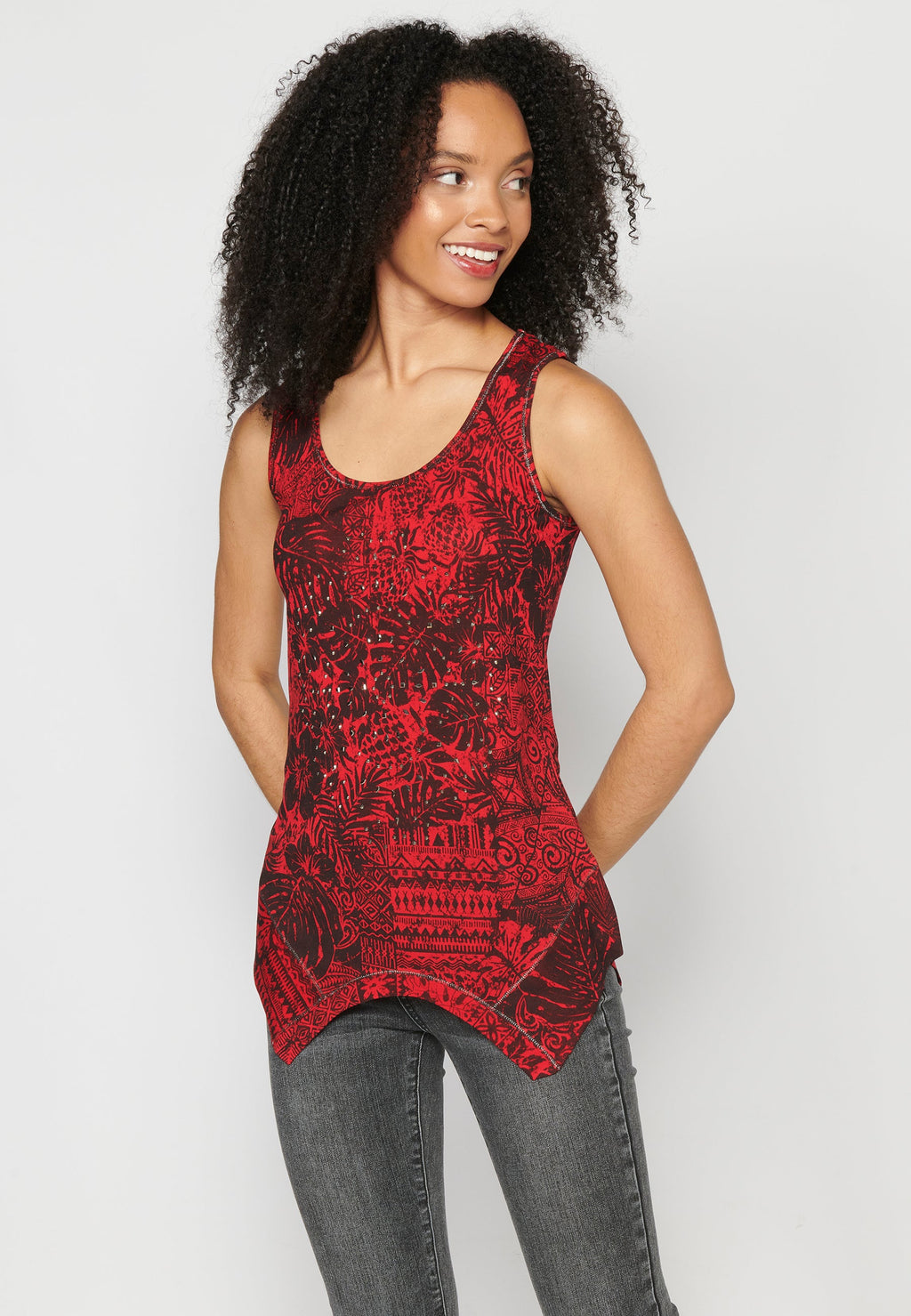 Camiseta top de tirantes con acabado asimétrico para mujer | moda actual