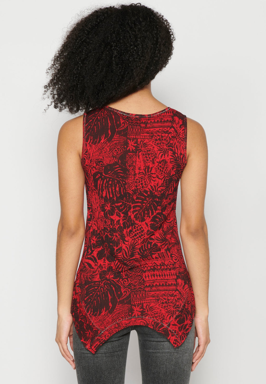 Camiseta top de tirantes con acabado asimétrico para mujer | moda actual