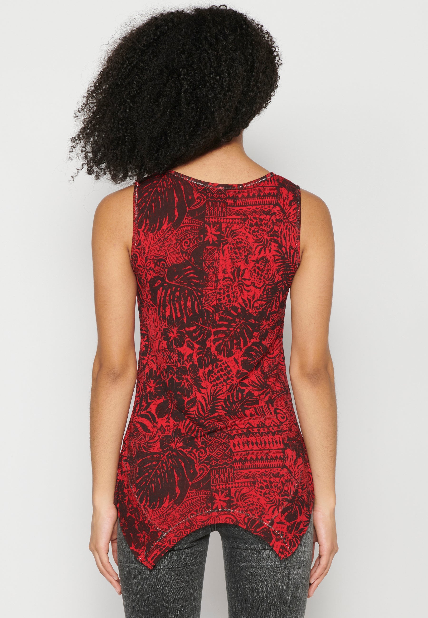 Camiseta top de tirantes con acabado asimétrico para mujer | moda actual