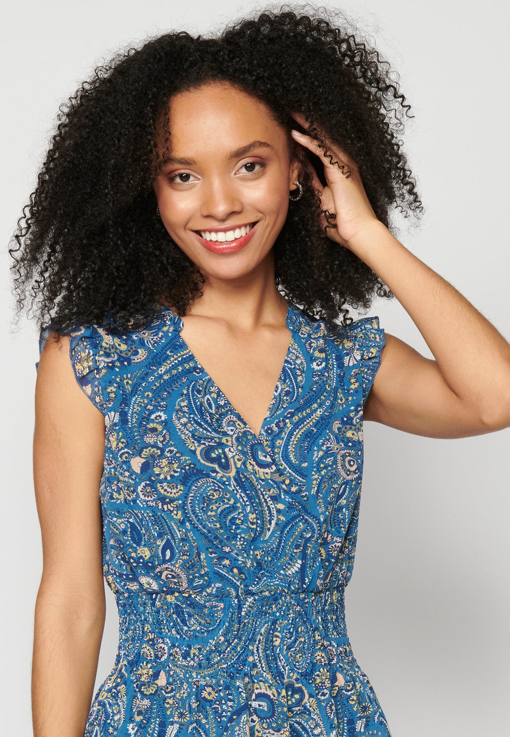 Vestido corto fluido de manga corta con estampado floral para mujer | moda actual