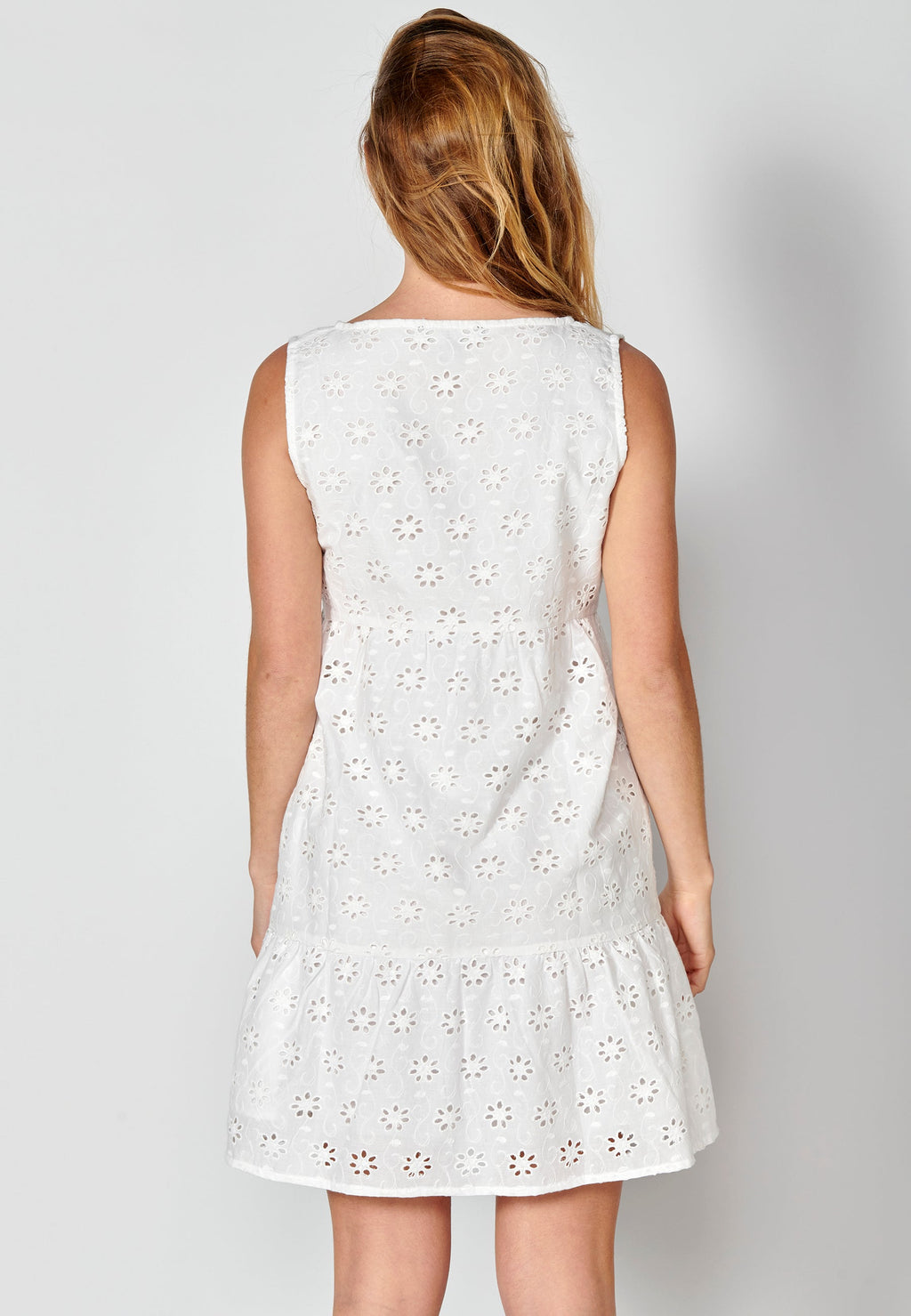 Vestido corto fluido sin mangas de algodón con bordado floral para mujer | moda actual