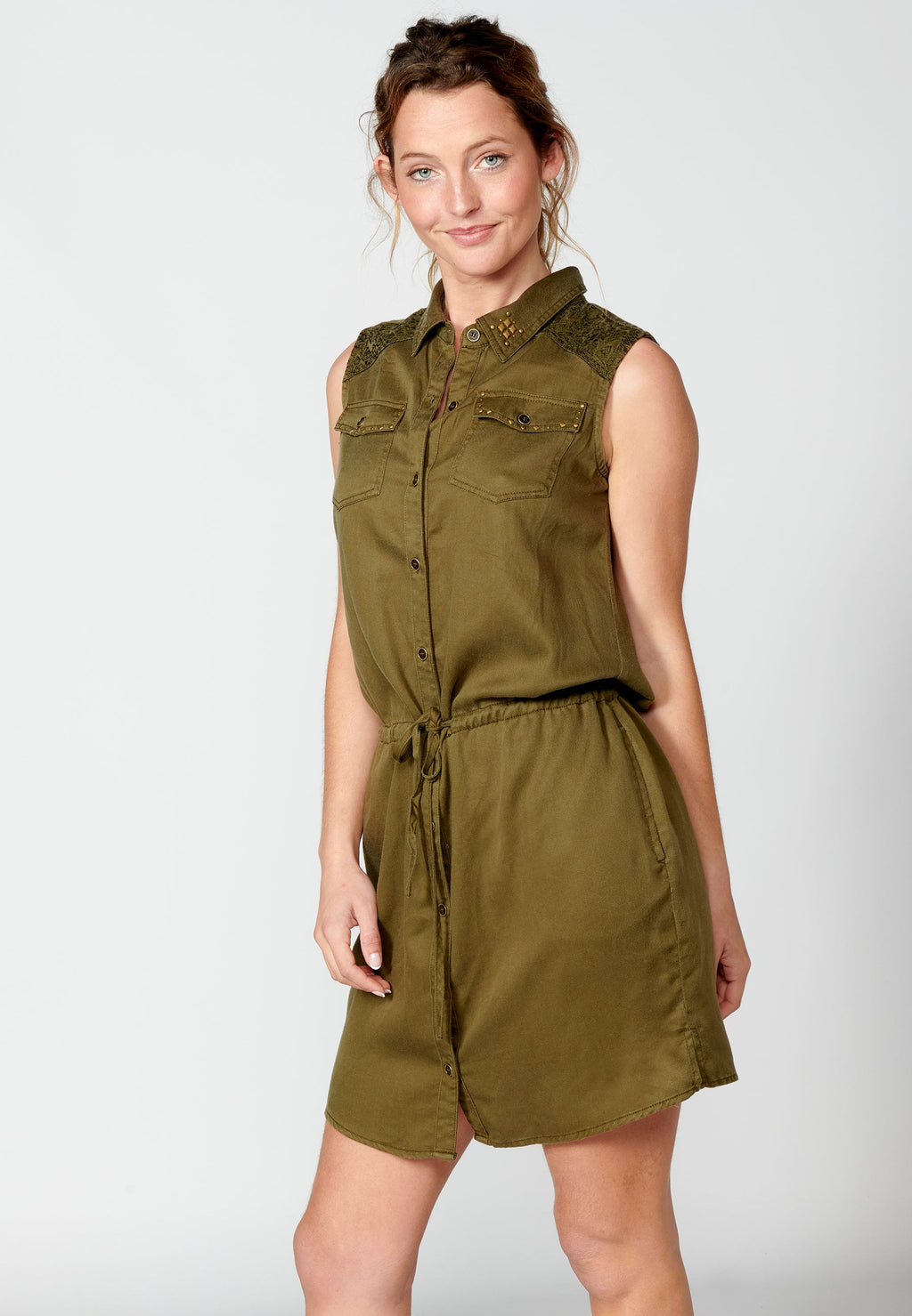 Vestido corto de manga corta acabado en vuelta con escote camisero y bordados para mujer | moda actual
