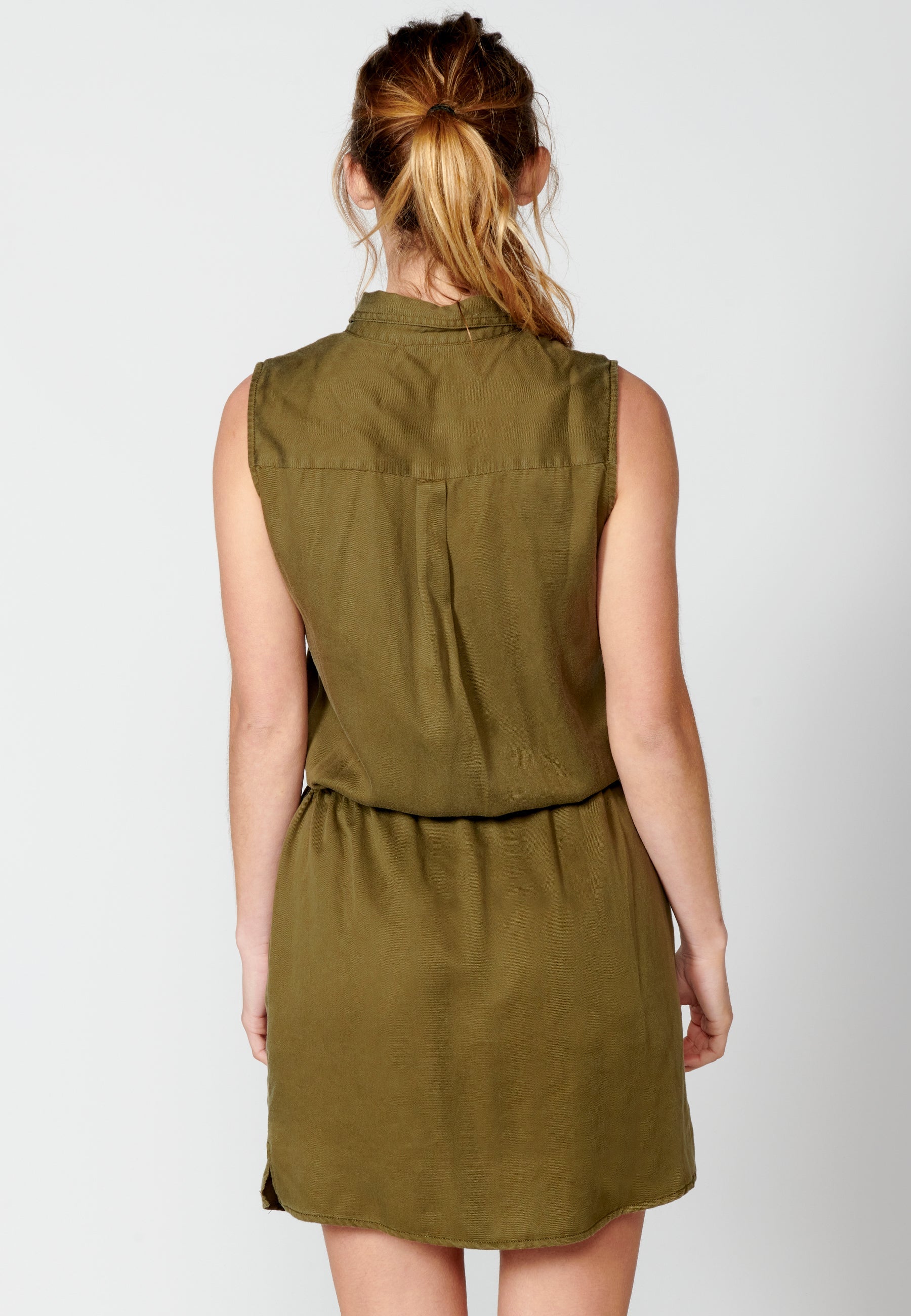 Vestido corto de manga corta acabado en vuelta con escote camisero y bordados para mujer | moda actual