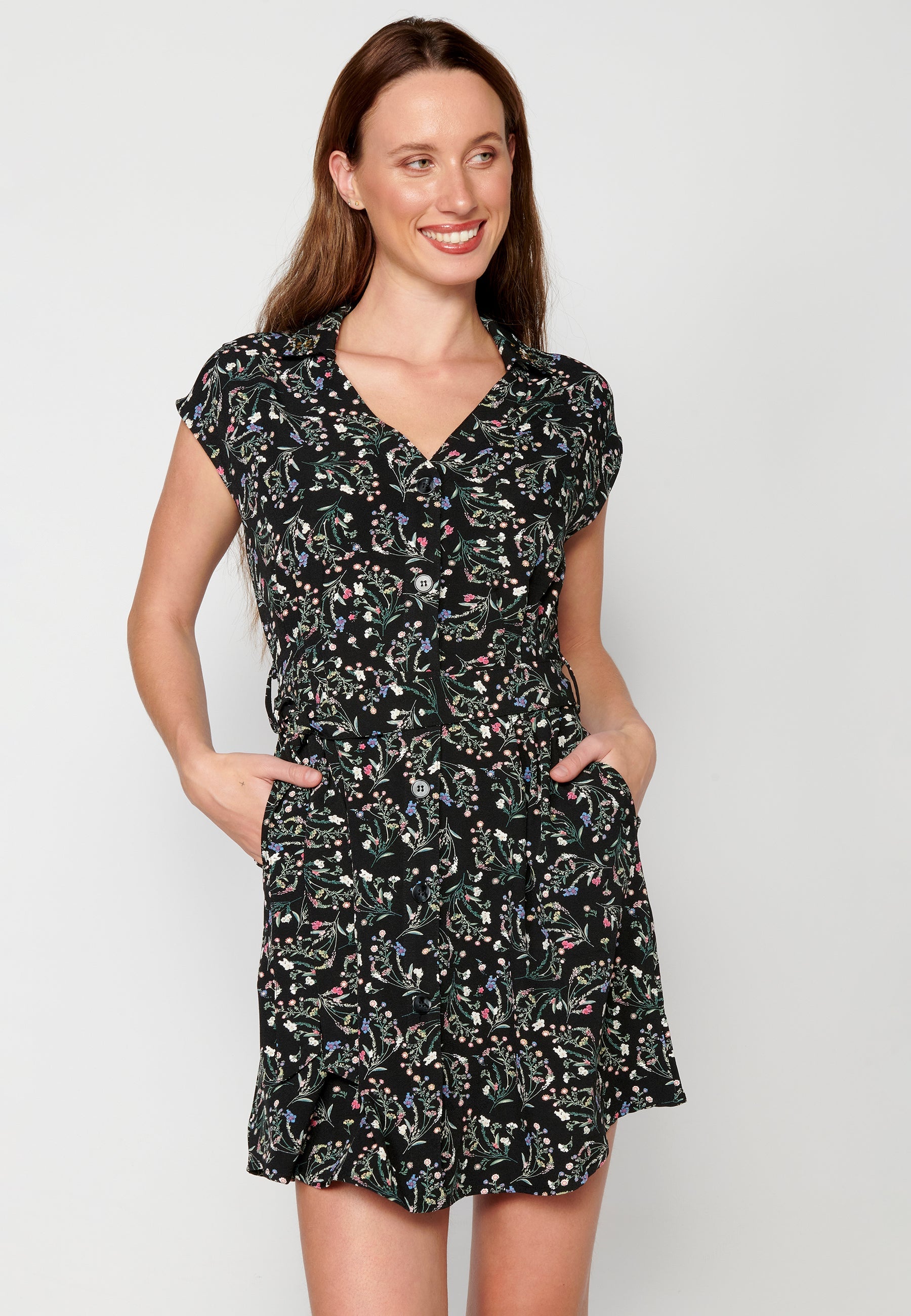Vestido corto de manga corta con cinturón de tela para mujer | moda actual