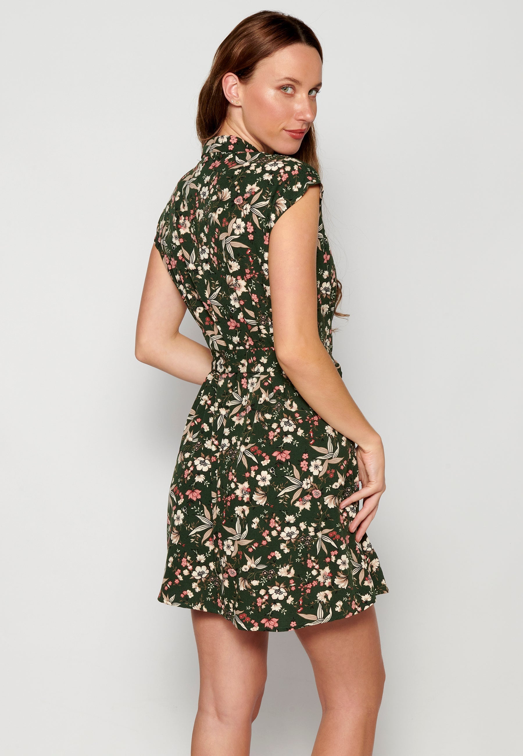 Vestido corto de manga corta con cinturón de tela para mujer | moda actual