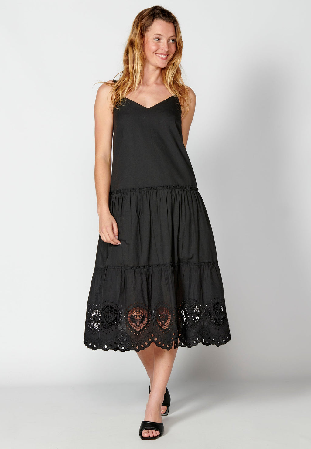 Vestido largo de tirantes de algodón con bordados para mujer | moda actual