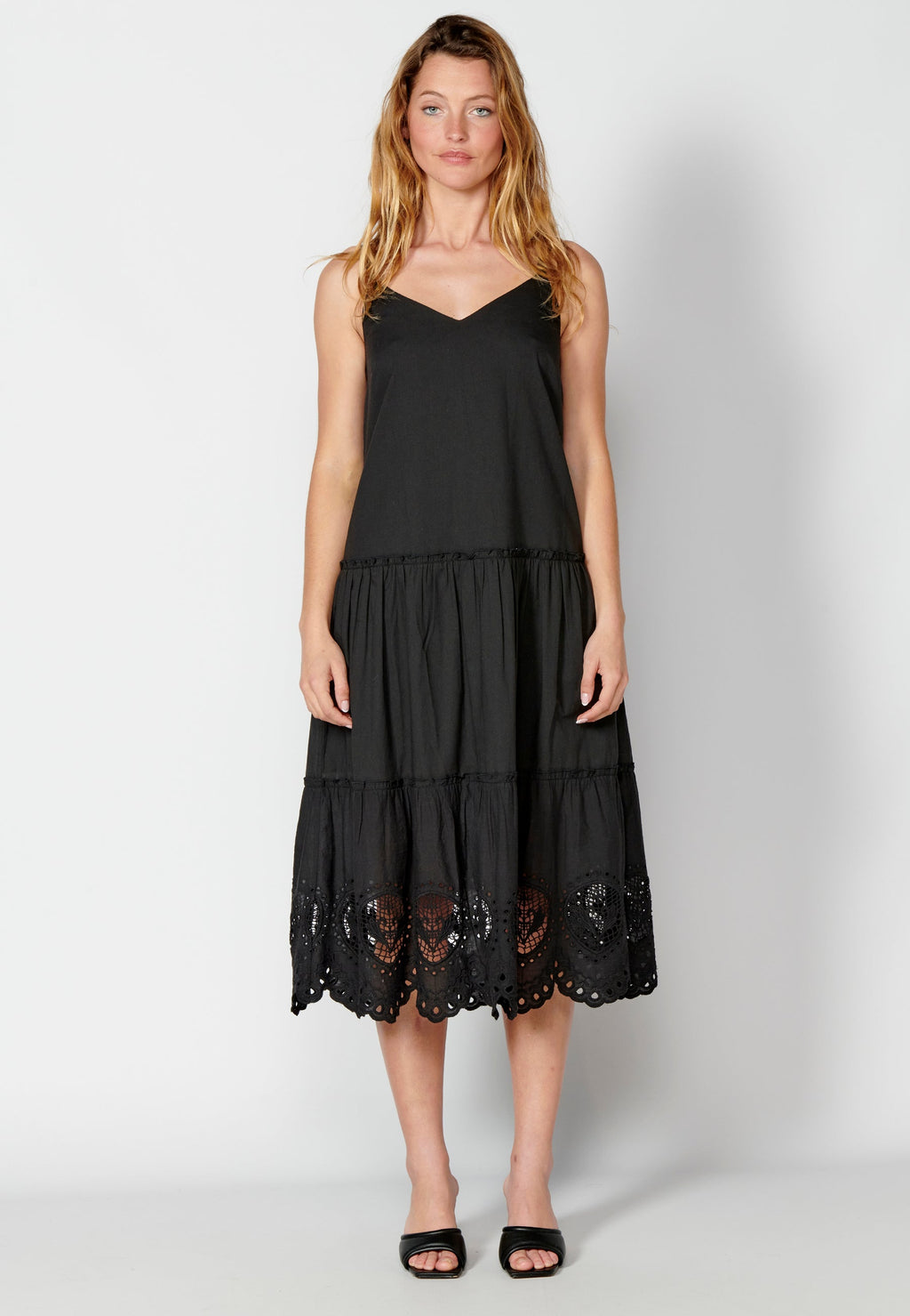 Vestido largo de tirantes de algodón con bordados para mujer | moda actual