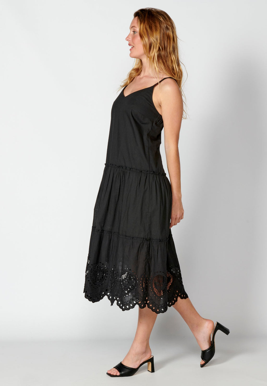 Vestido largo de tirantes de algodón con bordados para mujer | moda actual
