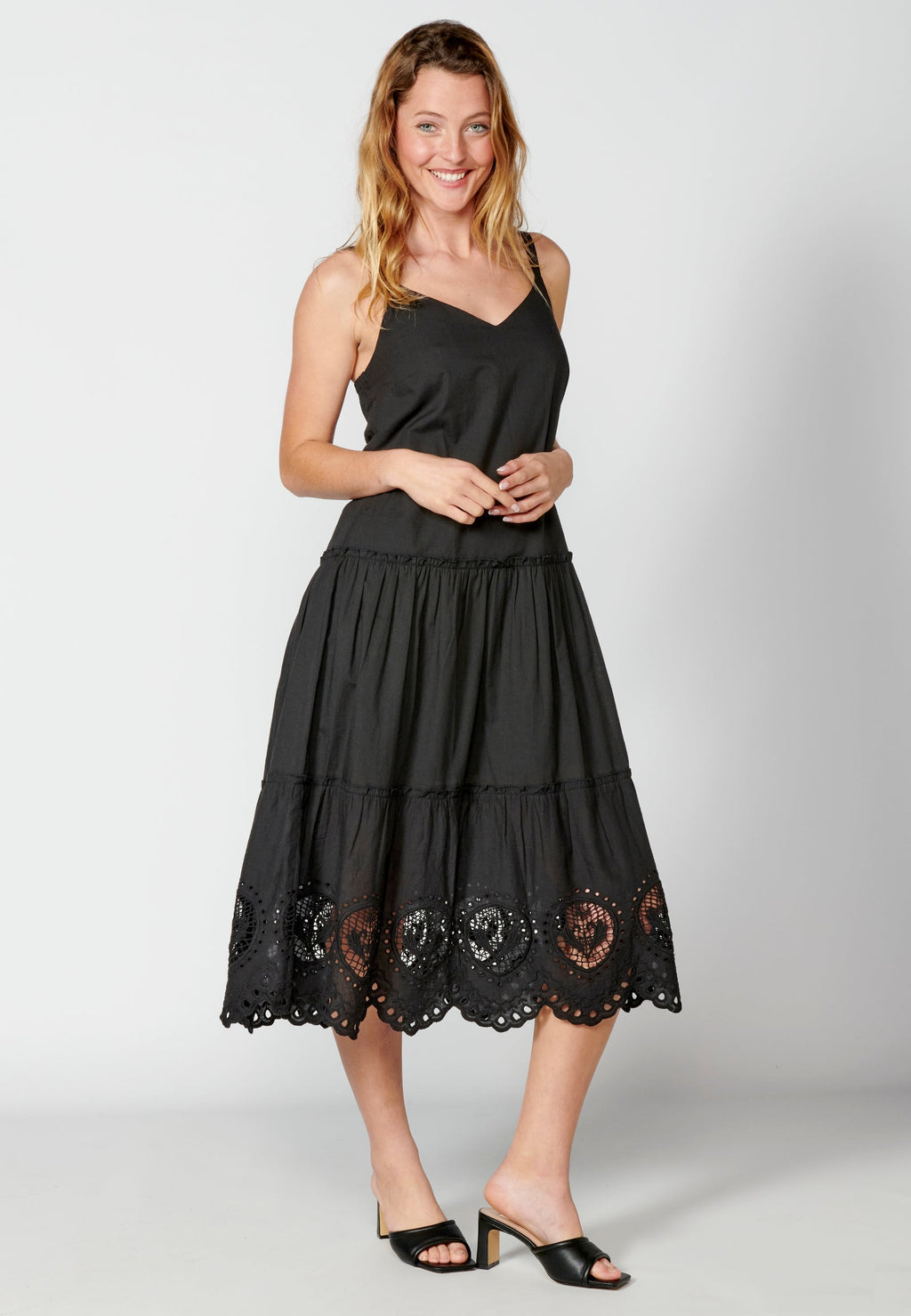Vestido largo de tirantes de algodón con bordados para mujer | moda actual