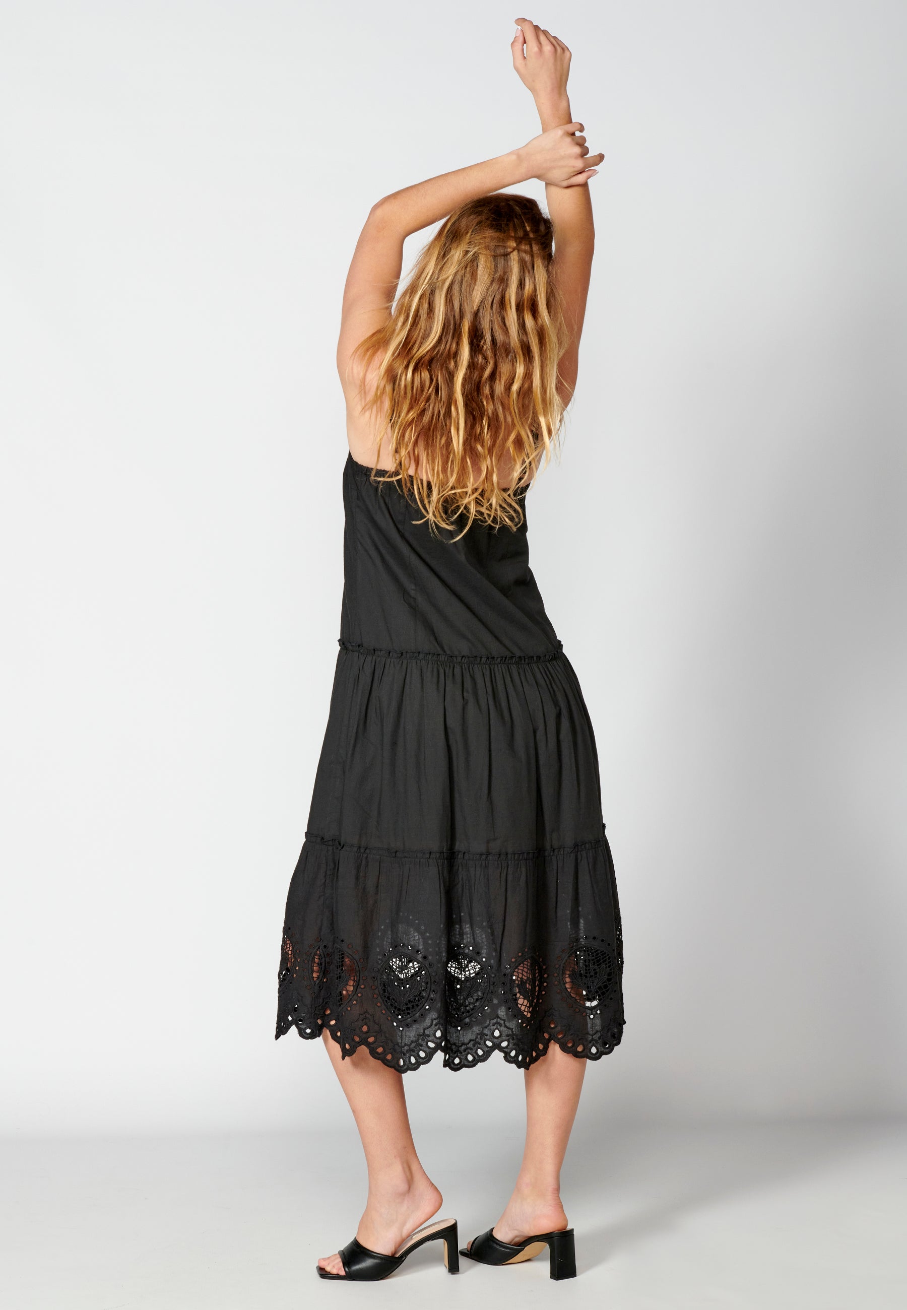 Vestido largo de tirantes de algodón con bordados para mujer | moda actual