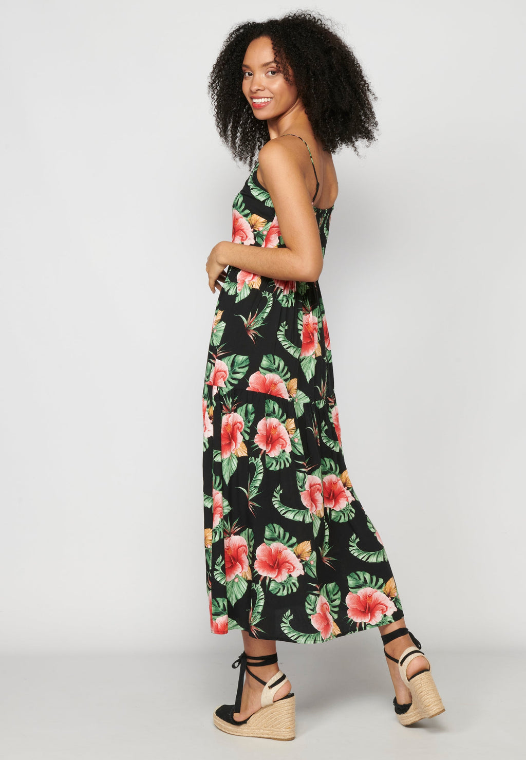Vestido largo veraniego con tirantes ajustables escote de pico y estampado floral para mujer | moda actual