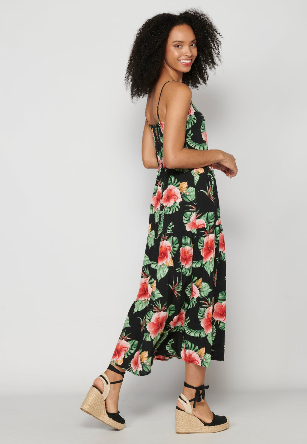 Vestido largo veraniego con tirantes ajustables escote de pico y estampado floral para mujer | moda actual