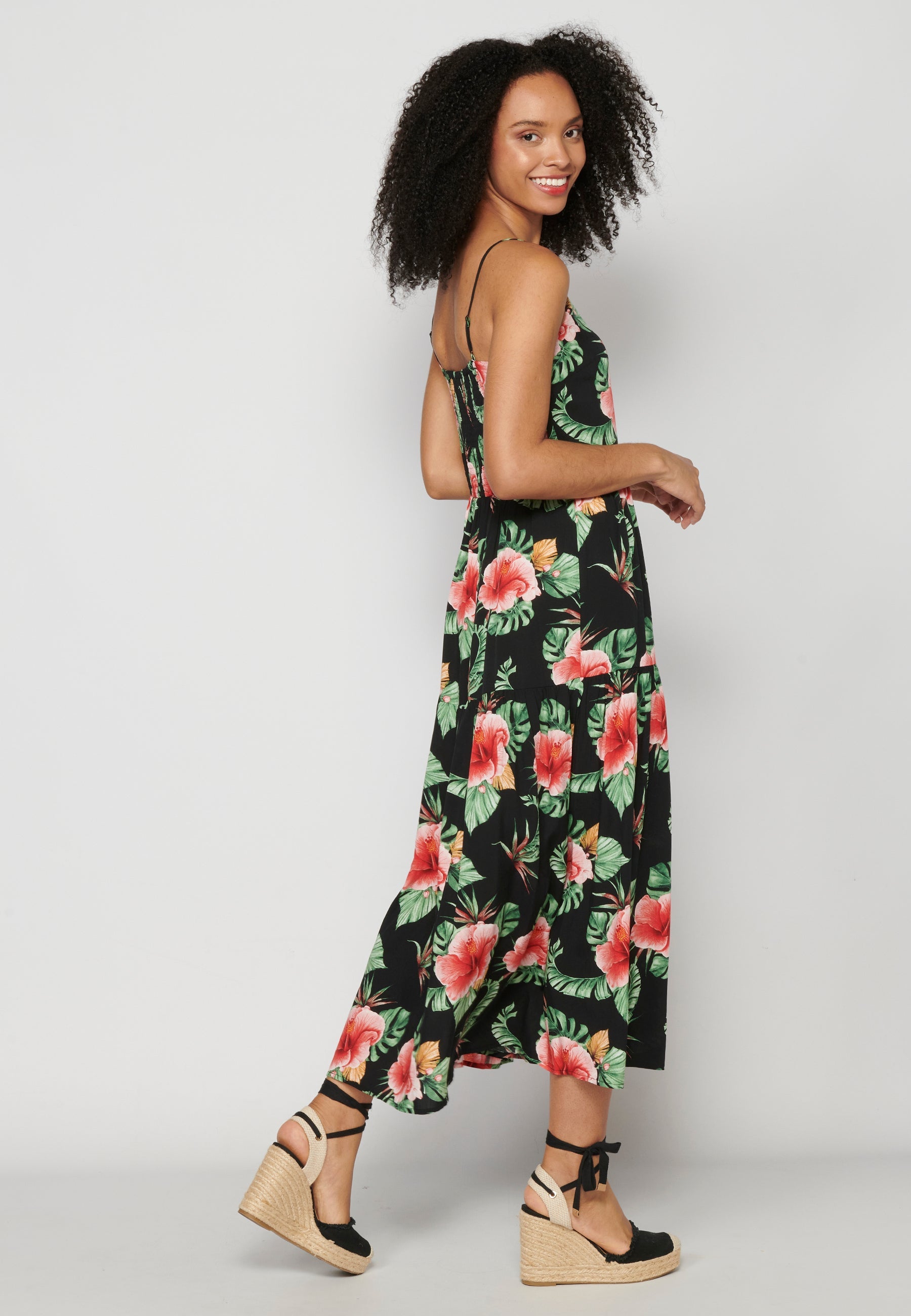 Vestido largo veraniego con tirantes ajustables escote de pico y estampado floral para mujer | moda actual