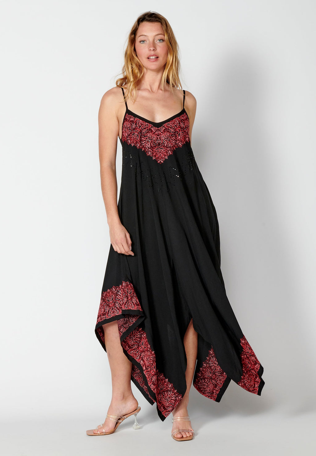 Vestido largo de tirantes con detalles bordados para mujer | moda actual