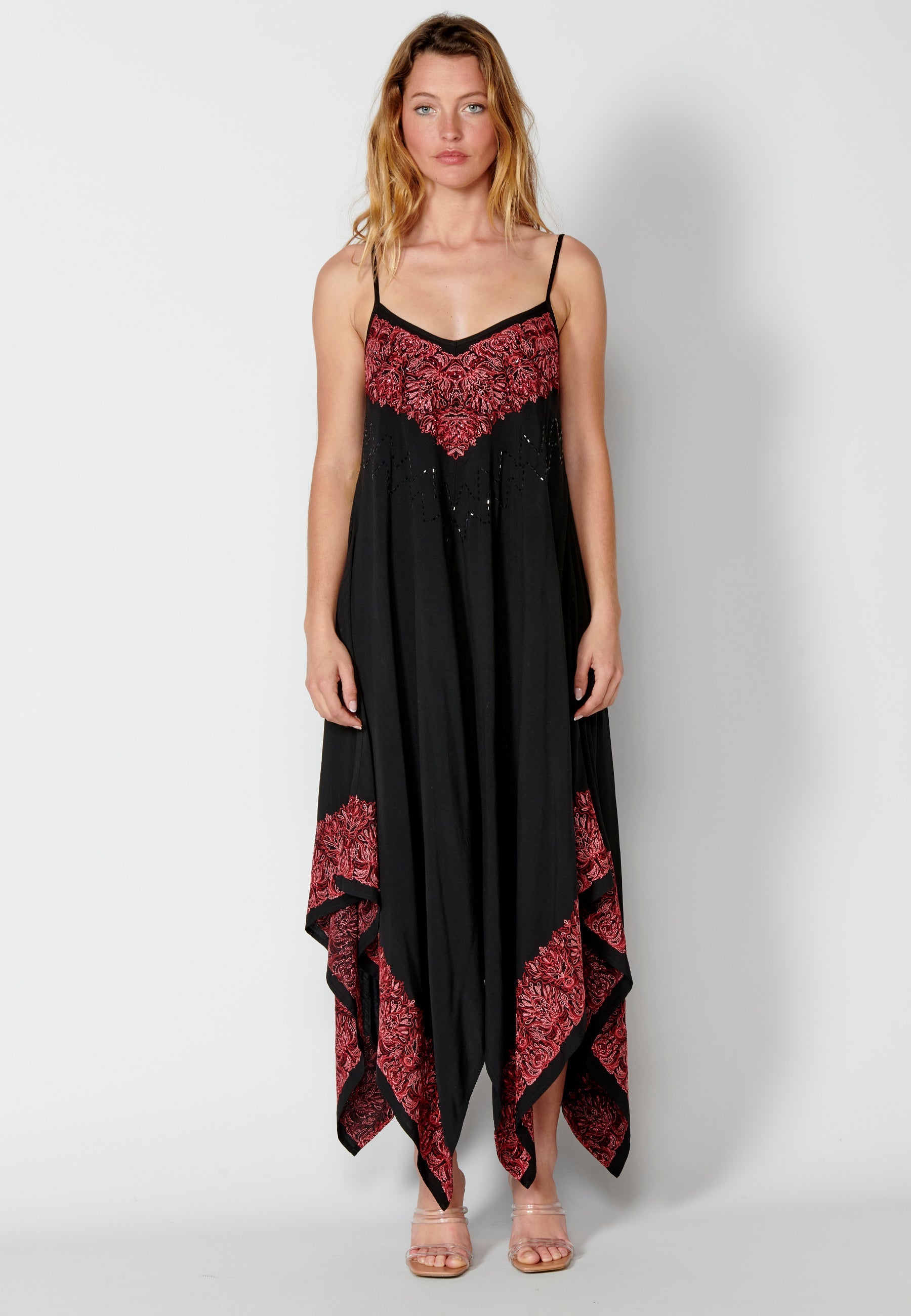 Vestido largo de tirantes con detalles bordados para mujer | moda actual