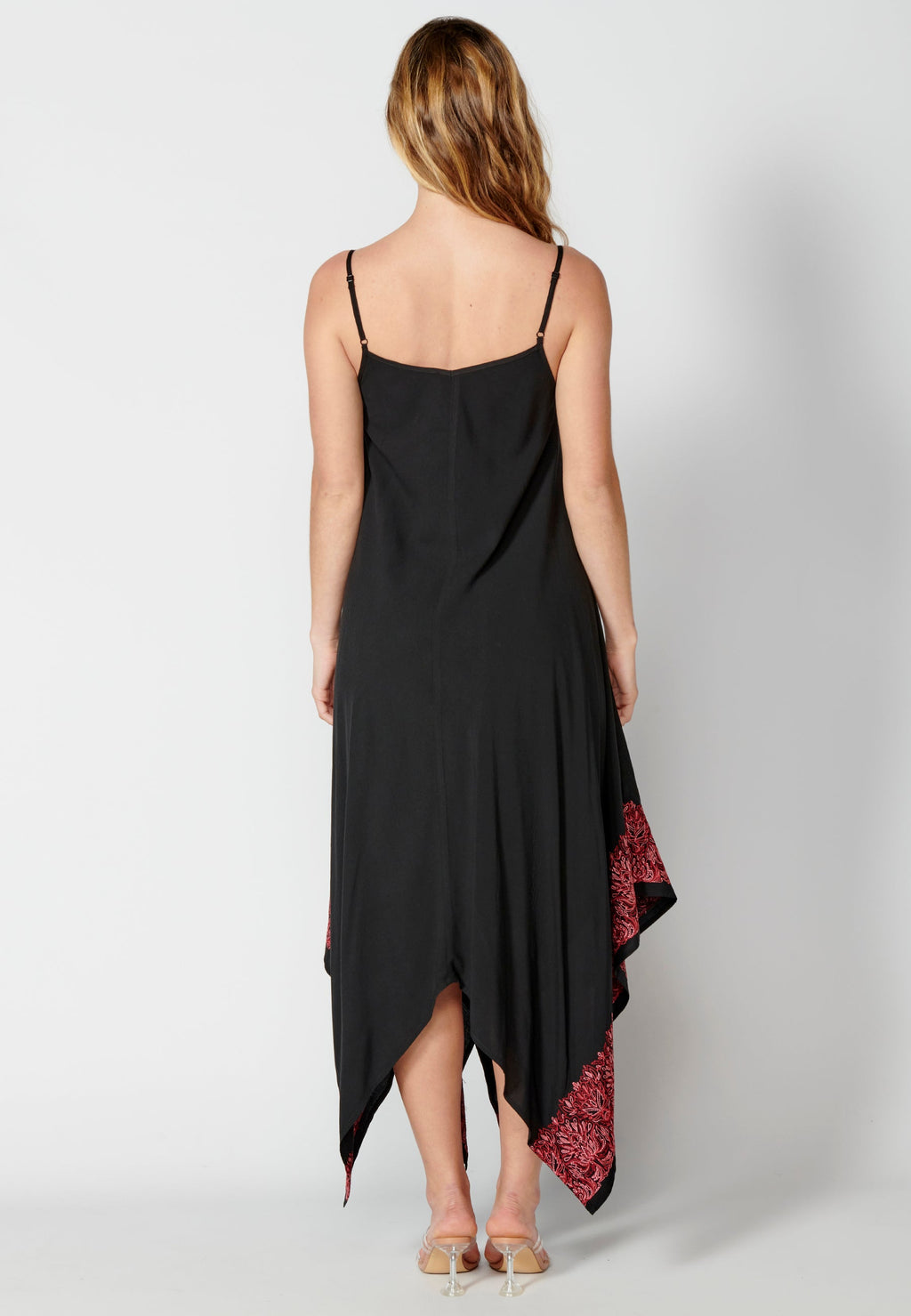 Vestido largo de tirantes con detalles bordados para mujer | moda actual