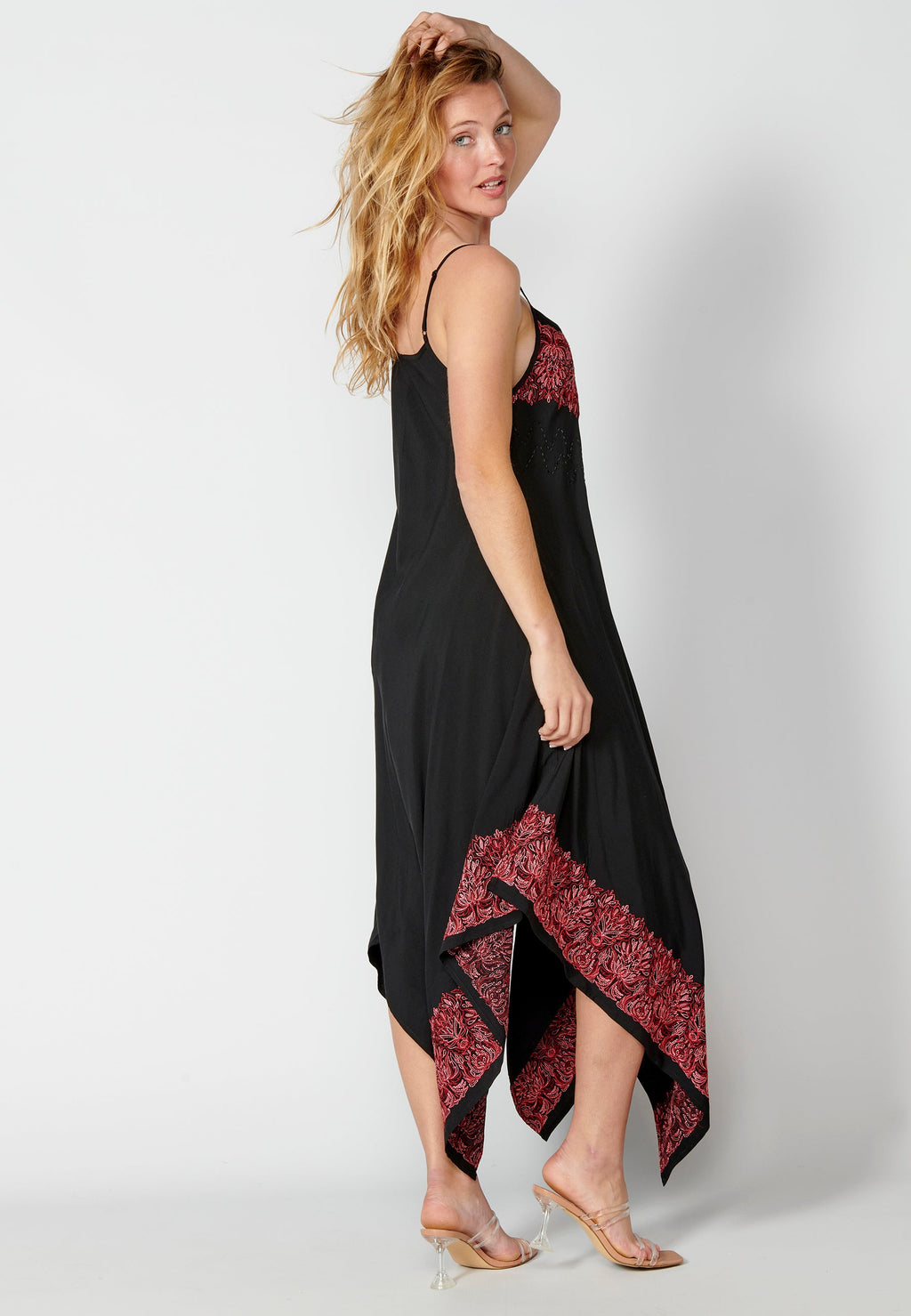Vestido largo de tirantes con detalles bordados para mujer | moda actual