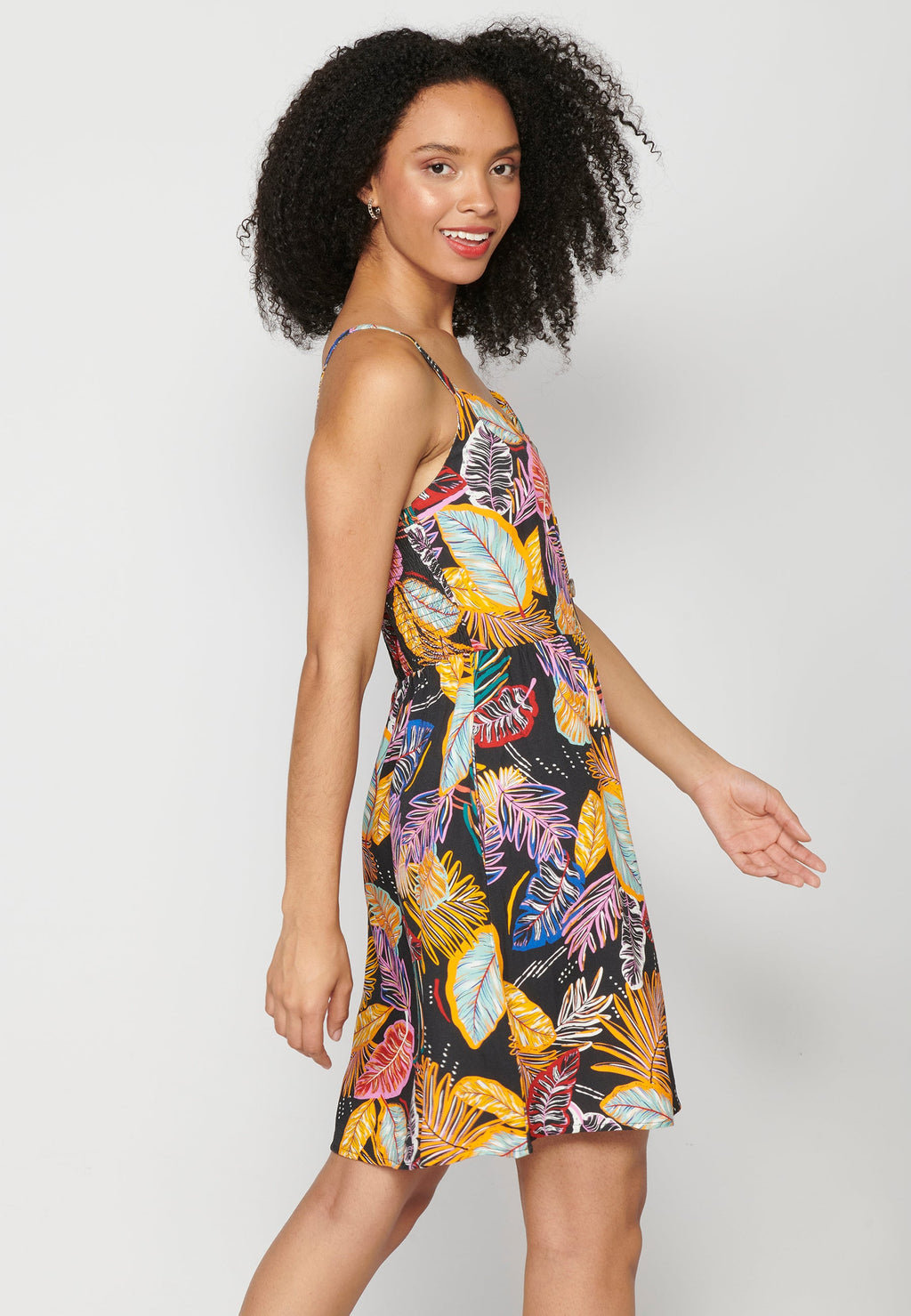Vestido corto de tirantes con escote pico y estampado tropical multicolor para mujer | moda actual