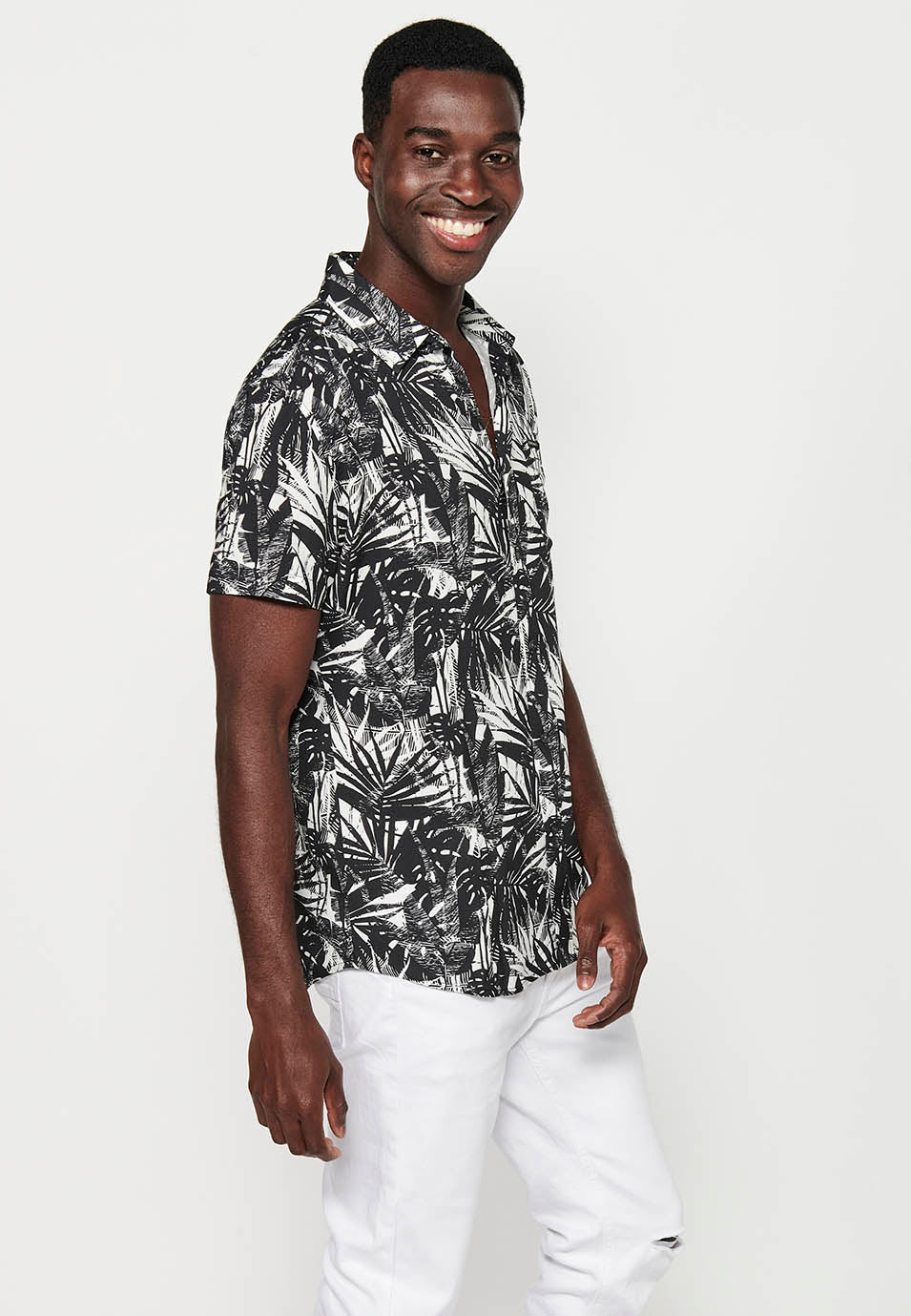 Camisa Hombre Manga Corta Estampado Tropical Cuello Cubano Viscosa – Koroshi 2411CC36