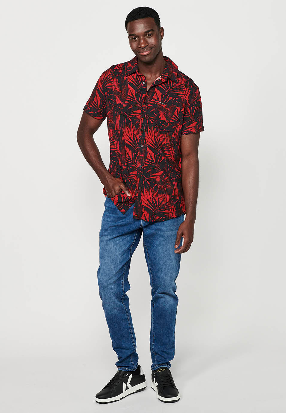 Camisa Hombre Manga Corta Estampado Tropical Cuello Cubano Viscosa – Koroshi 2411CC36