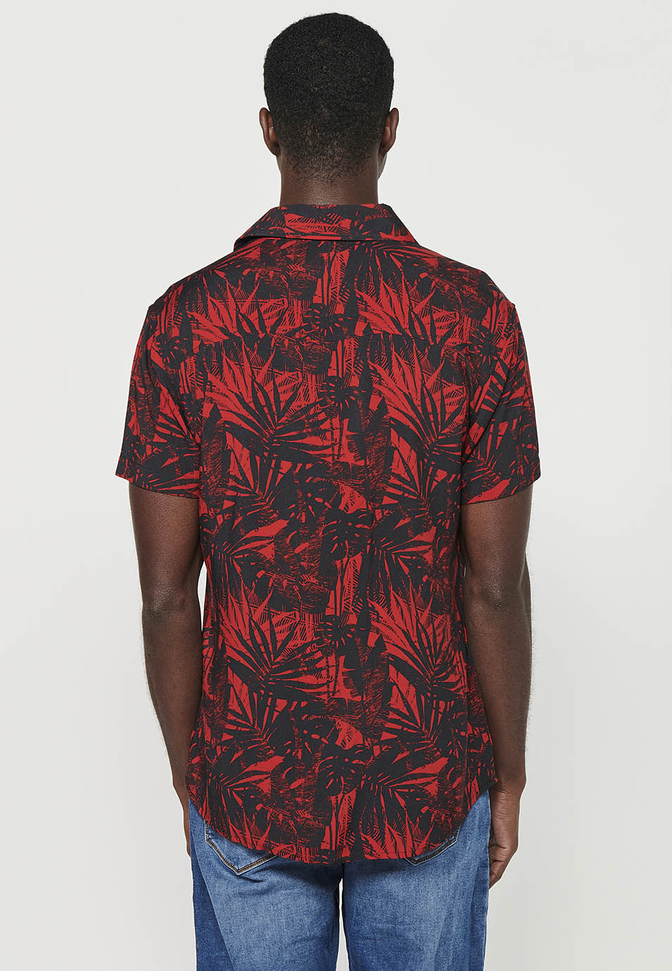 Camisa Hombre Manga Corta Estampado Tropical Cuello Cubano Viscosa – Koroshi 2411CC36