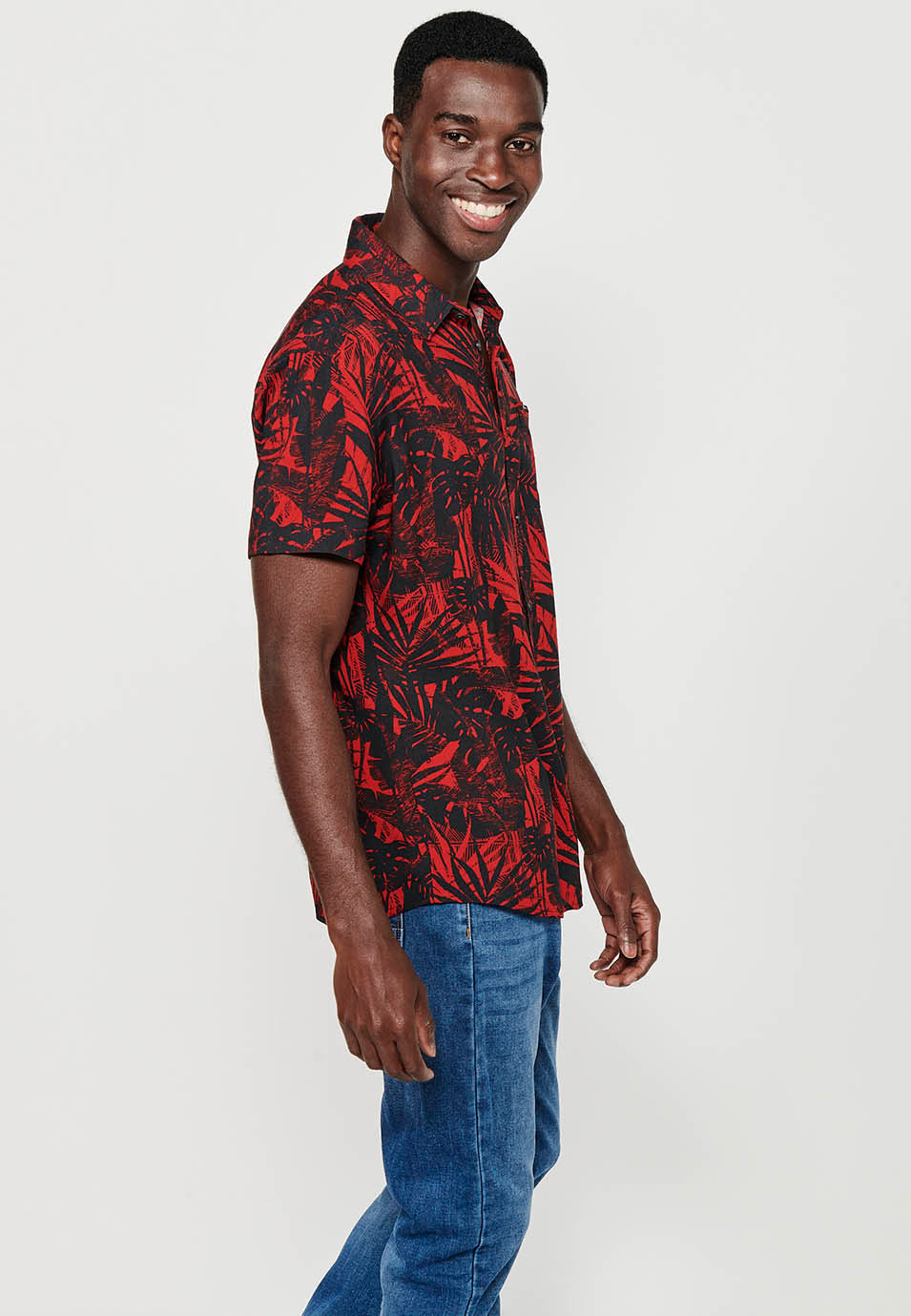 Camisa Hombre Manga Corta Estampado Tropical Cuello Cubano Viscosa – Koroshi 2411CC36