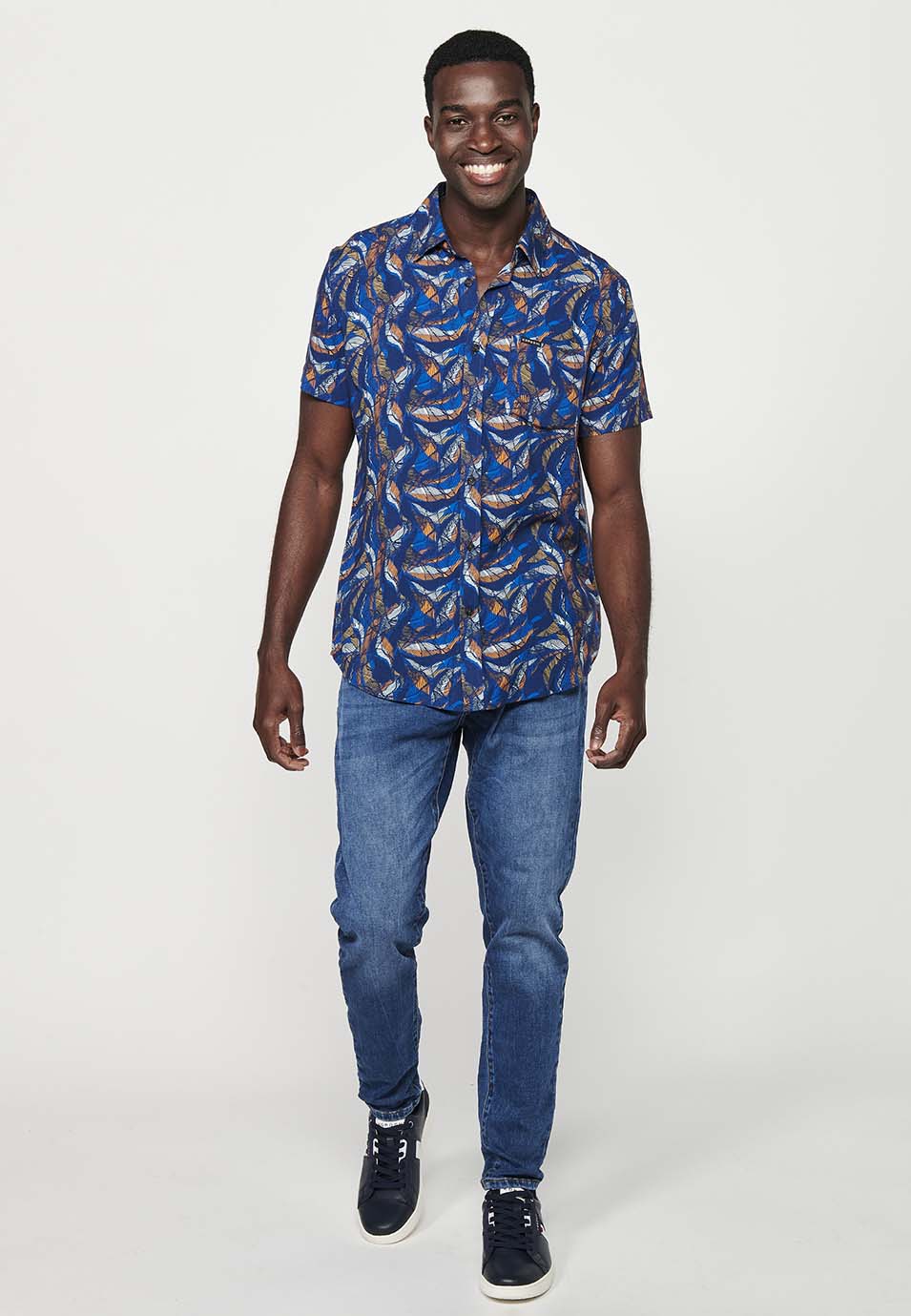 Camisa Hombre Manga Corta Estampado Tropical Cuello Cubano Viscosa – Koroshi 2411CC36