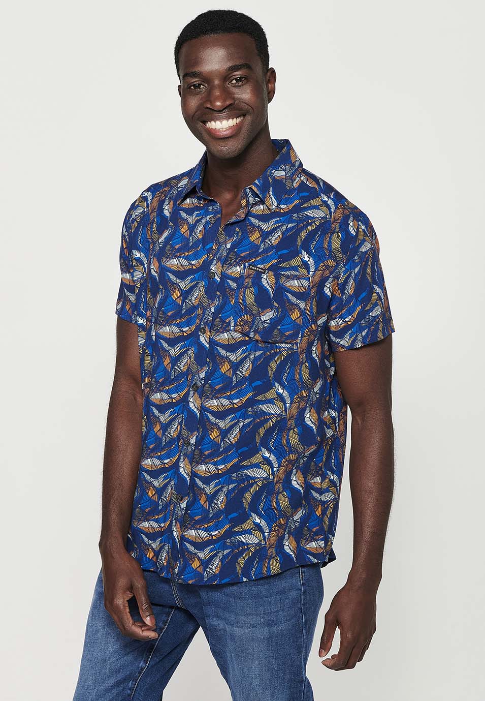 Camisa Hombre Manga Corta Estampado Tropical Cuello Cubano Viscosa – Koroshi 2411CC36