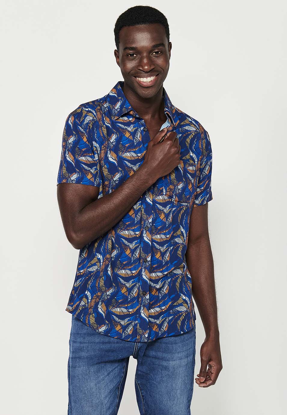 Camisa Hombre Manga Corta Estampado Tropical Cuello Cubano Viscosa – Koroshi 2411CC36