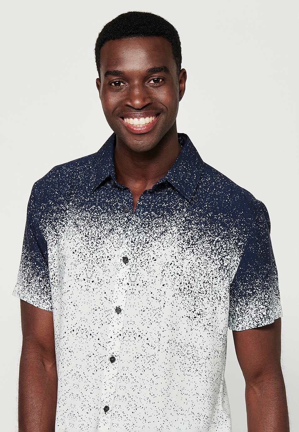 Camisa Hombre Manga Corta Estampado Degradado Viscosa – Koroshi 2411CC41