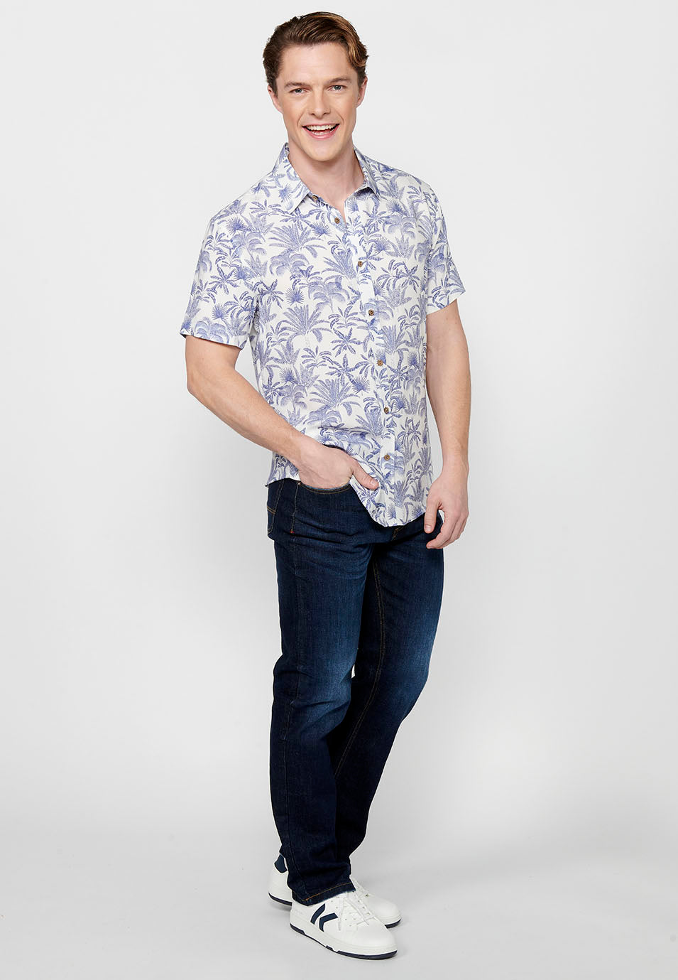Camisa Hombre Manga Corta Estampado Palmeras Viscosa – Koroshi 2411CC44