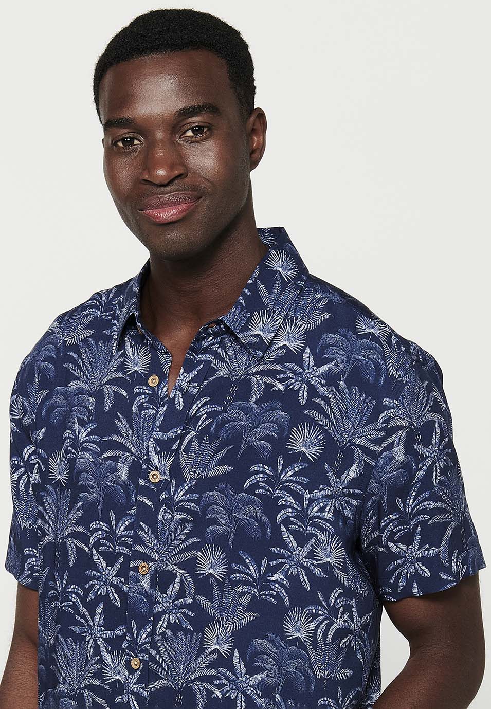 Camisa Hombre Manga Corta Estampado Palmeras Viscosa – Koroshi 2411CC44