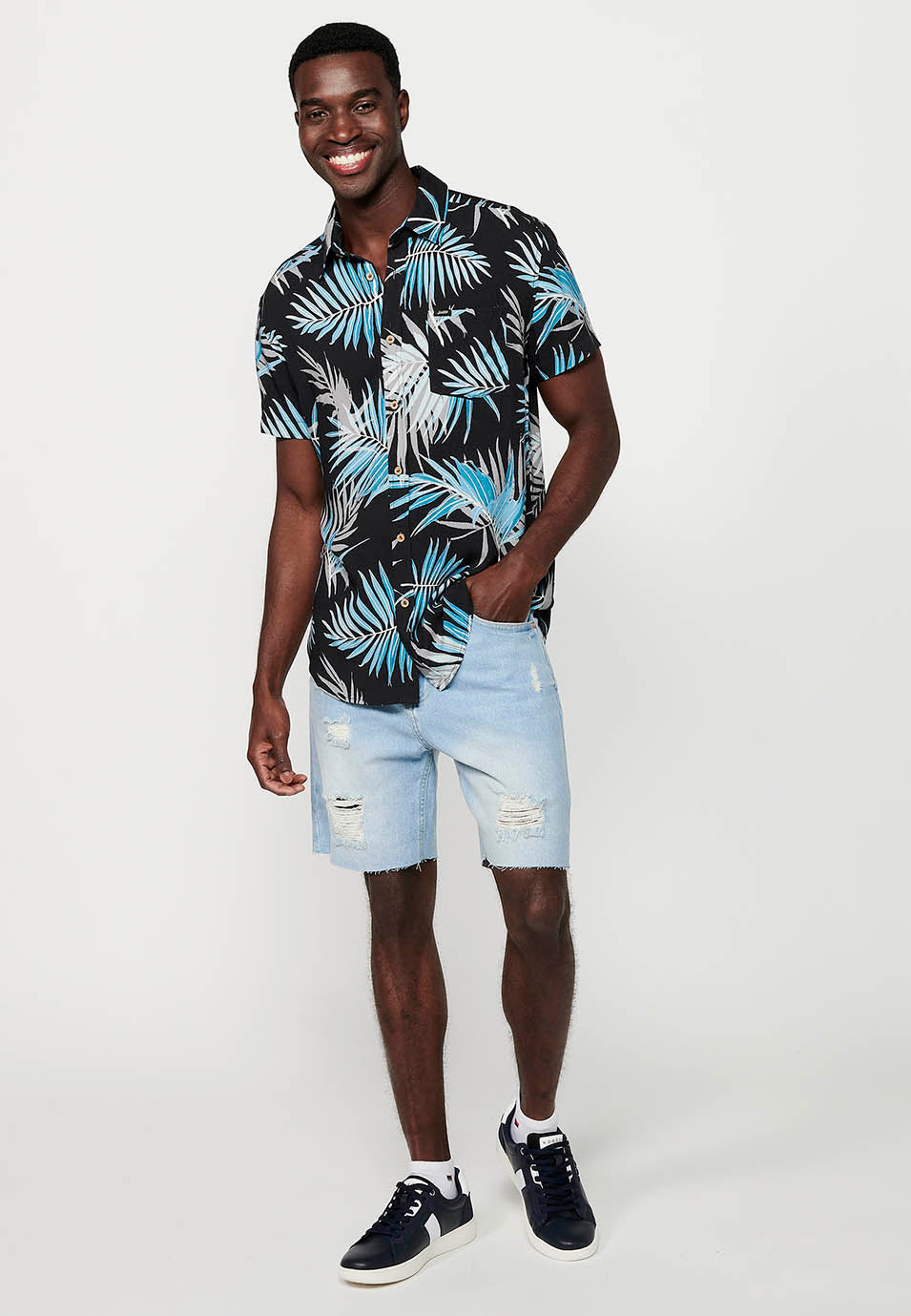 Camisa Hombre Manga Corta Estampado Tropical Viscosa – Koroshi 2411CC47