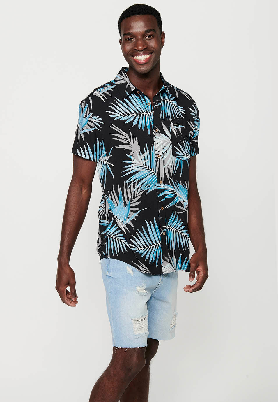 Camisa Hombre Manga Corta Estampado Tropical Viscosa – Koroshi 2411CC47